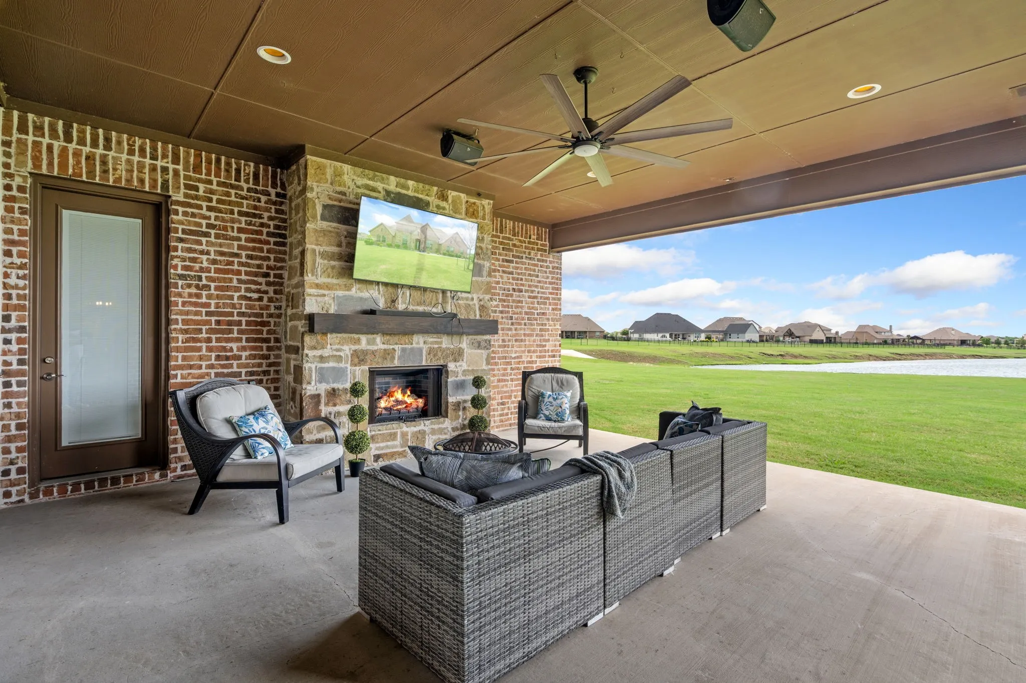 Single Family Residence For Sale in Rockwall County , 2255 Lake Estates Drive, Rockwall, Texas 75032, 5 Bedroom, 3 Bathroom, 3 Garage spaces, 3,414 Sqft, built in 2017, mls#21291410, Real Estate Agent in Rockwall, Homes For Sale in Rockwall county, Homes For Sale in Rockwall, Realtor in Rockwall Texas, Real Estate Brokerage Independent Realty Texas, Luminita Cordes Realtor