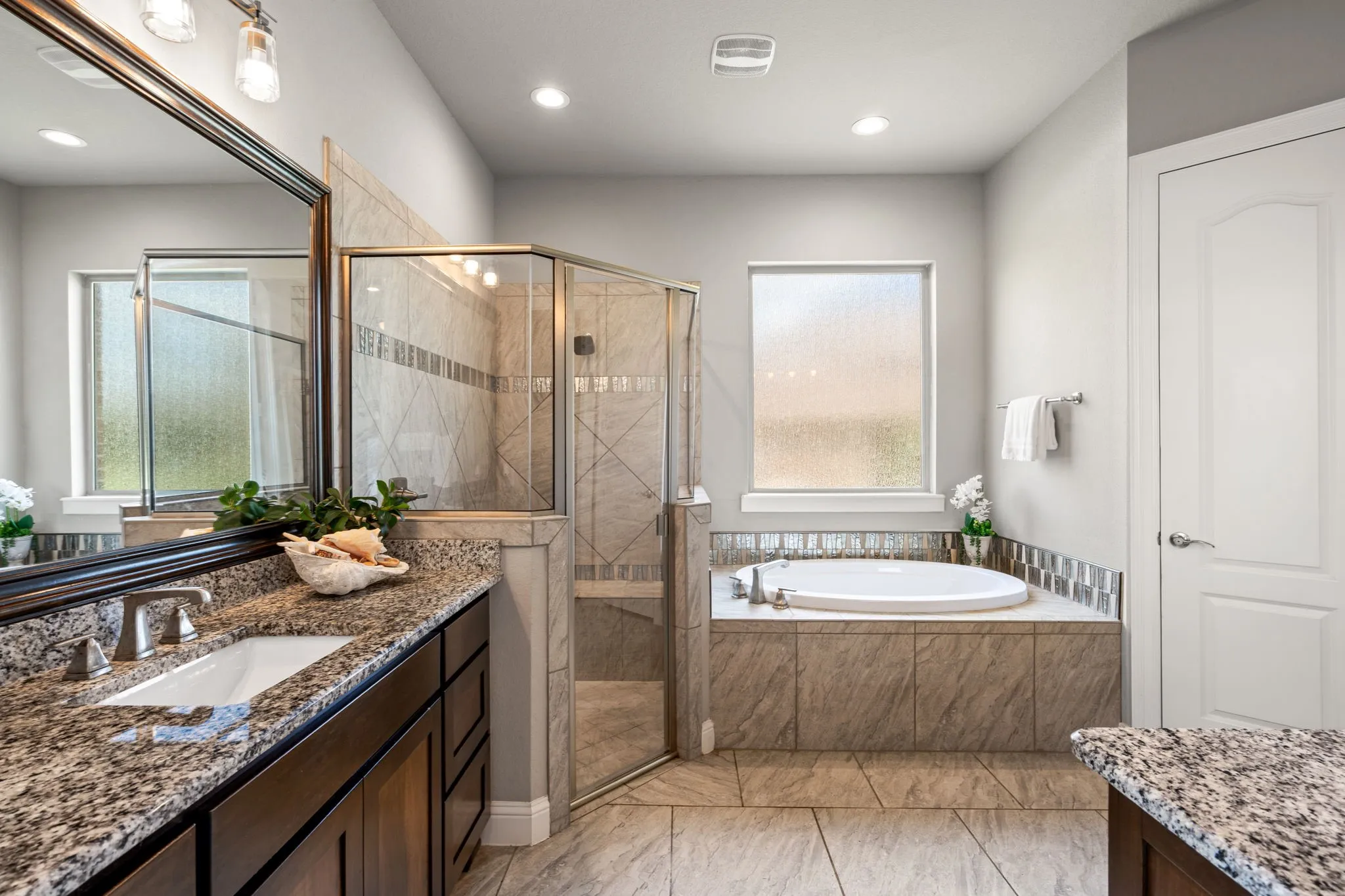 Single Family Residence For Sale in Rockwall County , 2255 Lake Estates Drive, Rockwall, Texas 75032, 5 Bedroom, 3 Bathroom, 3 Garage spaces, 3,414 Sqft, built in 2017, mls#21291410, Real Estate Agent in Rockwall, Homes For Sale in Rockwall county, Homes For Sale in Rockwall, Realtor in Rockwall Texas, Real Estate Brokerage Independent Realty Texas, Luminita Cordes Realtor