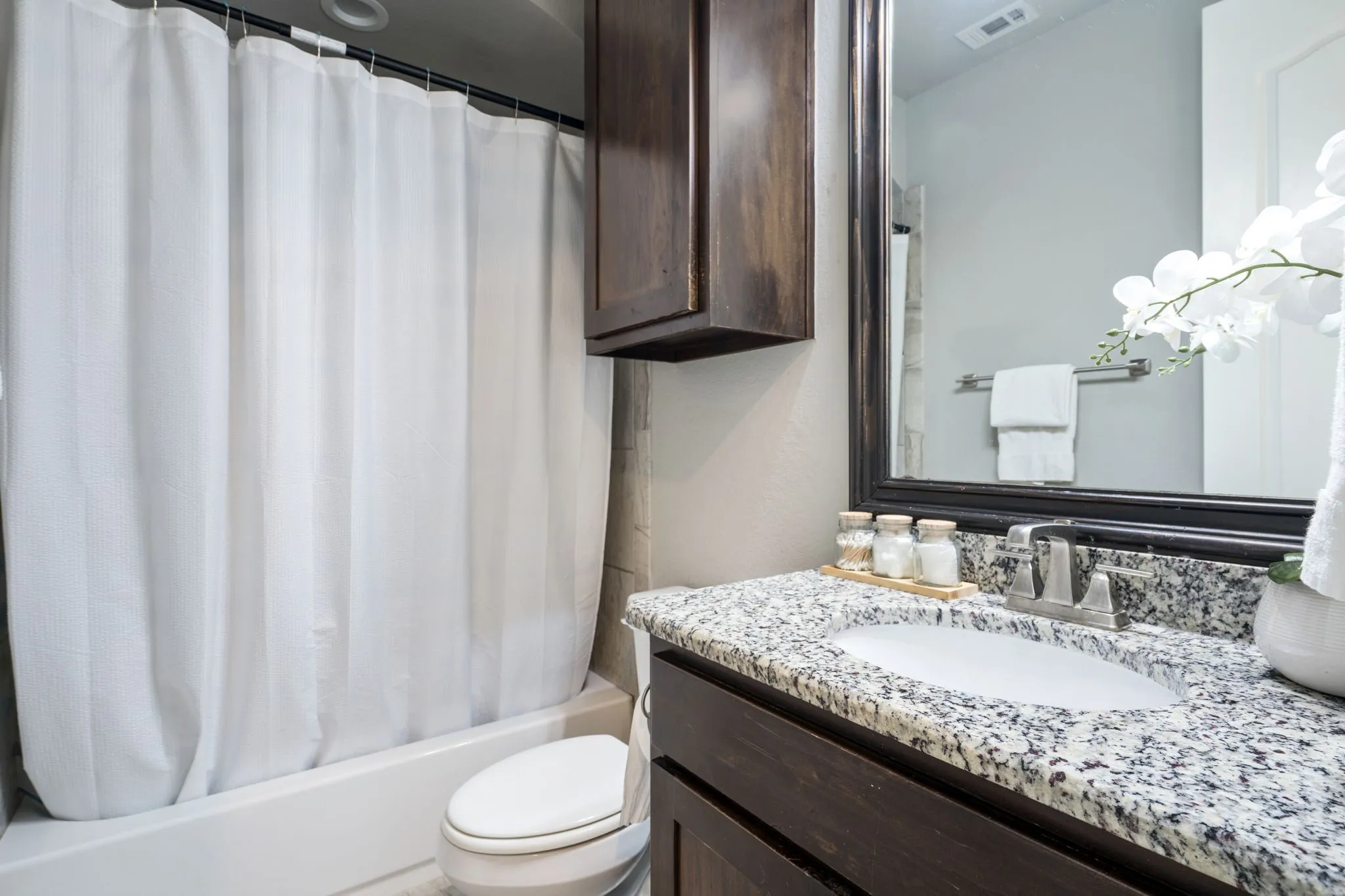 Single Family Residence For Sale in Rockwall County , 2255 Lake Estates Drive, Rockwall, Texas 75032, 5 Bedroom, 3 Bathroom, 3 Garage spaces, 3,414 Sqft, built in 2017, mls#21291410, Real Estate Agent in Rockwall, Homes For Sale in Rockwall county, Homes For Sale in Rockwall, Realtor in Rockwall Texas, Real Estate Brokerage Independent Realty Texas, Luminita Cordes Realtor