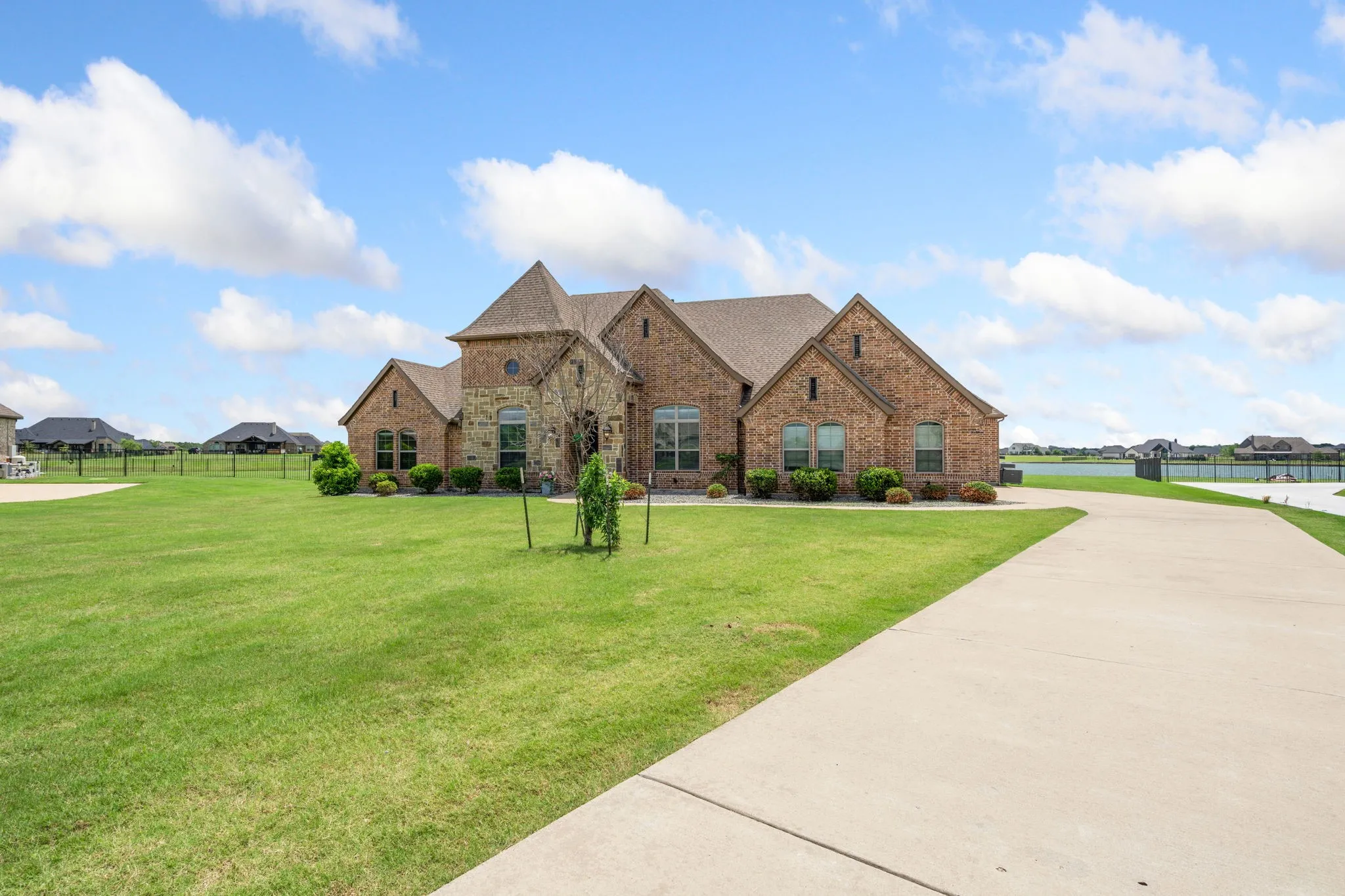 Single Family Residence For Sale in Rockwall County , 2255 Lake Estates Drive, Rockwall, Texas 75032, 5 Bedroom, 3 Bathroom, 3 Garage spaces, 3,414 Sqft, built in 2017, mls#21291410, Real Estate Agent in Rockwall, Homes For Sale in Rockwall county, Homes For Sale in Rockwall, Realtor in Rockwall Texas, Real Estate Brokerage Independent Realty Texas, Luminita Cordes Realtor