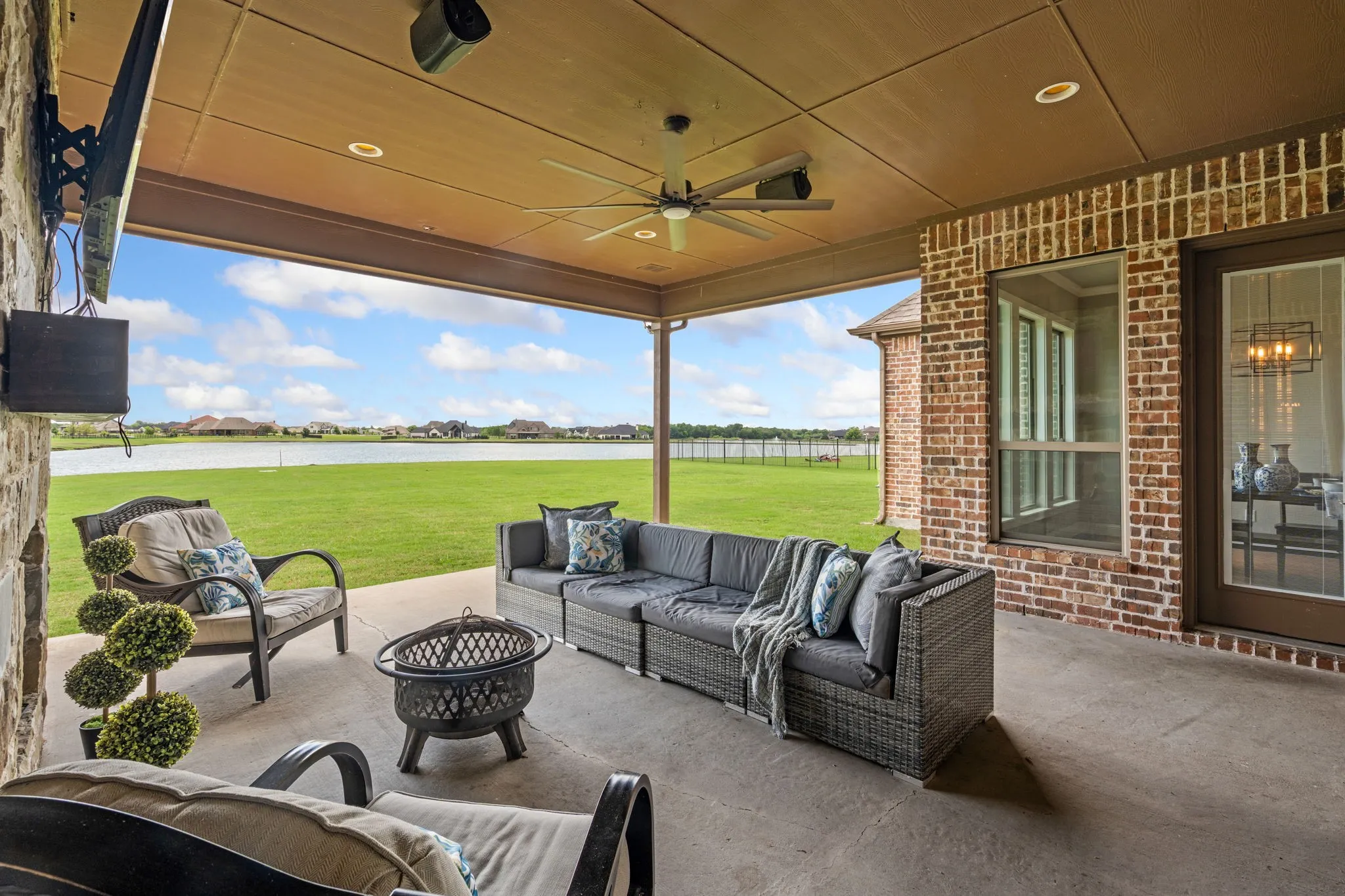 Single Family Residence For Sale in Rockwall County , 2255 Lake Estates Drive, Rockwall, Texas 75032, 5 Bedroom, 3 Bathroom, 3 Garage spaces, 3,414 Sqft, built in 2017, mls#21291410, Real Estate Agent in Rockwall, Homes For Sale in Rockwall county, Homes For Sale in Rockwall, Realtor in Rockwall Texas, Real Estate Brokerage Independent Realty Texas, Luminita Cordes Realtor