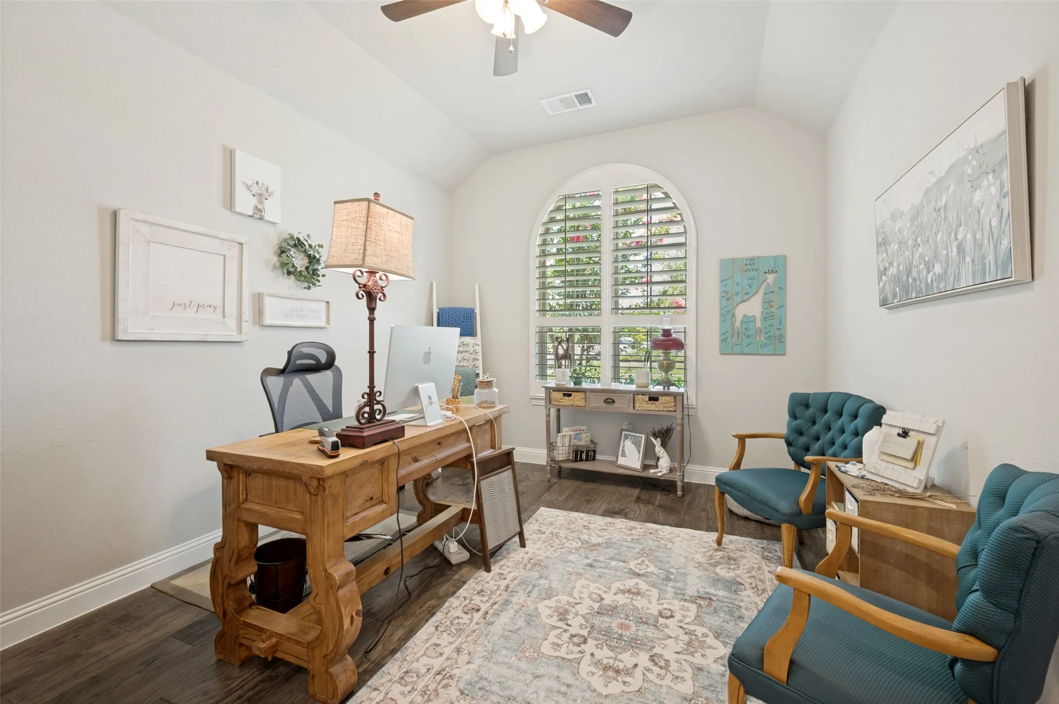 Single Family Residence For Sale in Denton County , 1020 Knoll Street, Little Elm, Texas 76227, 4 Bedrooms, 4 Bathrooms, 3 Garage spaces, 2,954 Sqft, built in 2018, Price $539,900, mls#21294635, Real Estate Agent in Little Elm, Homes For Sale in Denton county, Homes For Sale in Little Elm, Realtor in Little Elm Texas, Real Estate Brokerage Independent Realty Texas, Luminita Cordes Realtor