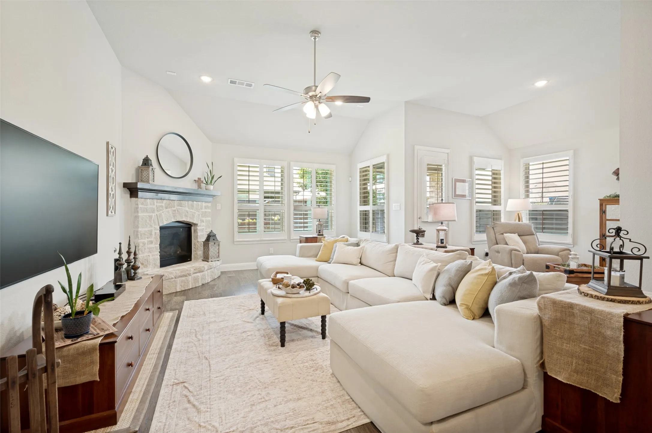 Single Family Residence For Sale in Denton County , 1020 Knoll Street, Little Elm, Texas 76227, 4 Bedrooms, 4 Bathrooms, 3 Garage spaces, 2,954 Sqft, built in 2018, Price $539,900, mls#21294635, Real Estate Agent in Little Elm, Homes For Sale in Denton county, Homes For Sale in Little Elm, Realtor in Little Elm Texas, Real Estate Brokerage Independent Realty Texas, Luminita Cordes Realtor
