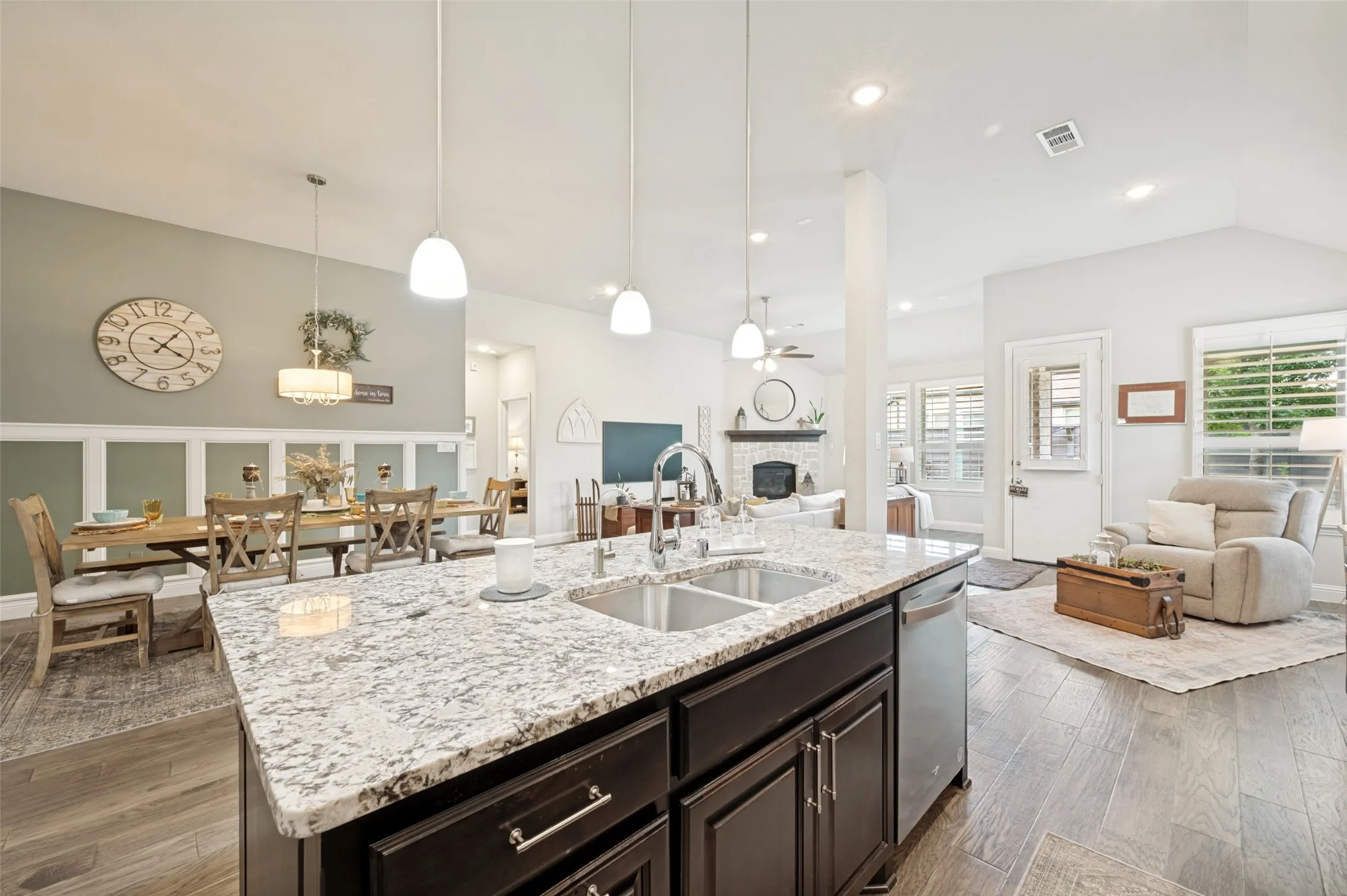 Single Family Residence For Sale in Denton County , 1020 Knoll Street, Little Elm, Texas 76227, 4 Bedrooms, 4 Bathrooms, 3 Garage spaces, 2,954 Sqft, built in 2018, Price $539,900, mls#21294635, Real Estate Agent in Little Elm, Homes For Sale in Denton county, Homes For Sale in Little Elm, Realtor in Little Elm Texas, Real Estate Brokerage Independent Realty Texas, Luminita Cordes Realtor