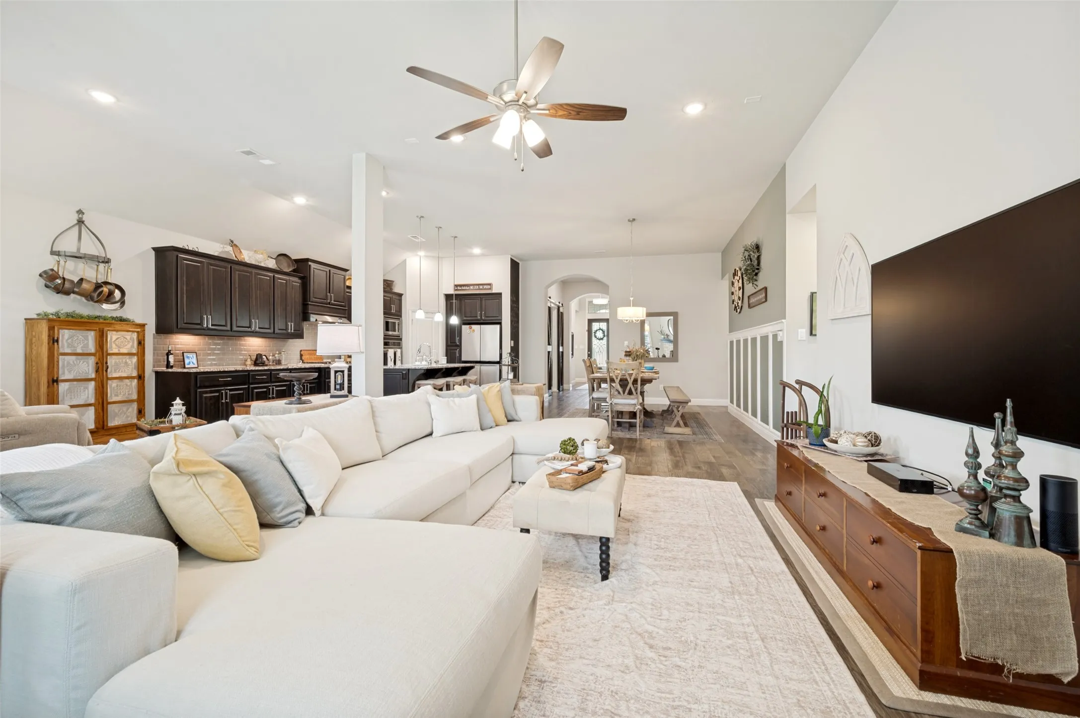 Single Family Residence For Sale in Denton County , 1020 Knoll Street, Little Elm, Texas 76227, 4 Bedrooms, 4 Bathrooms, 3 Garage spaces, 2,954 Sqft, built in 2018, Price $539,900, mls#21294635, Real Estate Agent in Little Elm, Homes For Sale in Denton county, Homes For Sale in Little Elm, Realtor in Little Elm Texas, Real Estate Brokerage Independent Realty Texas, Luminita Cordes Realtor