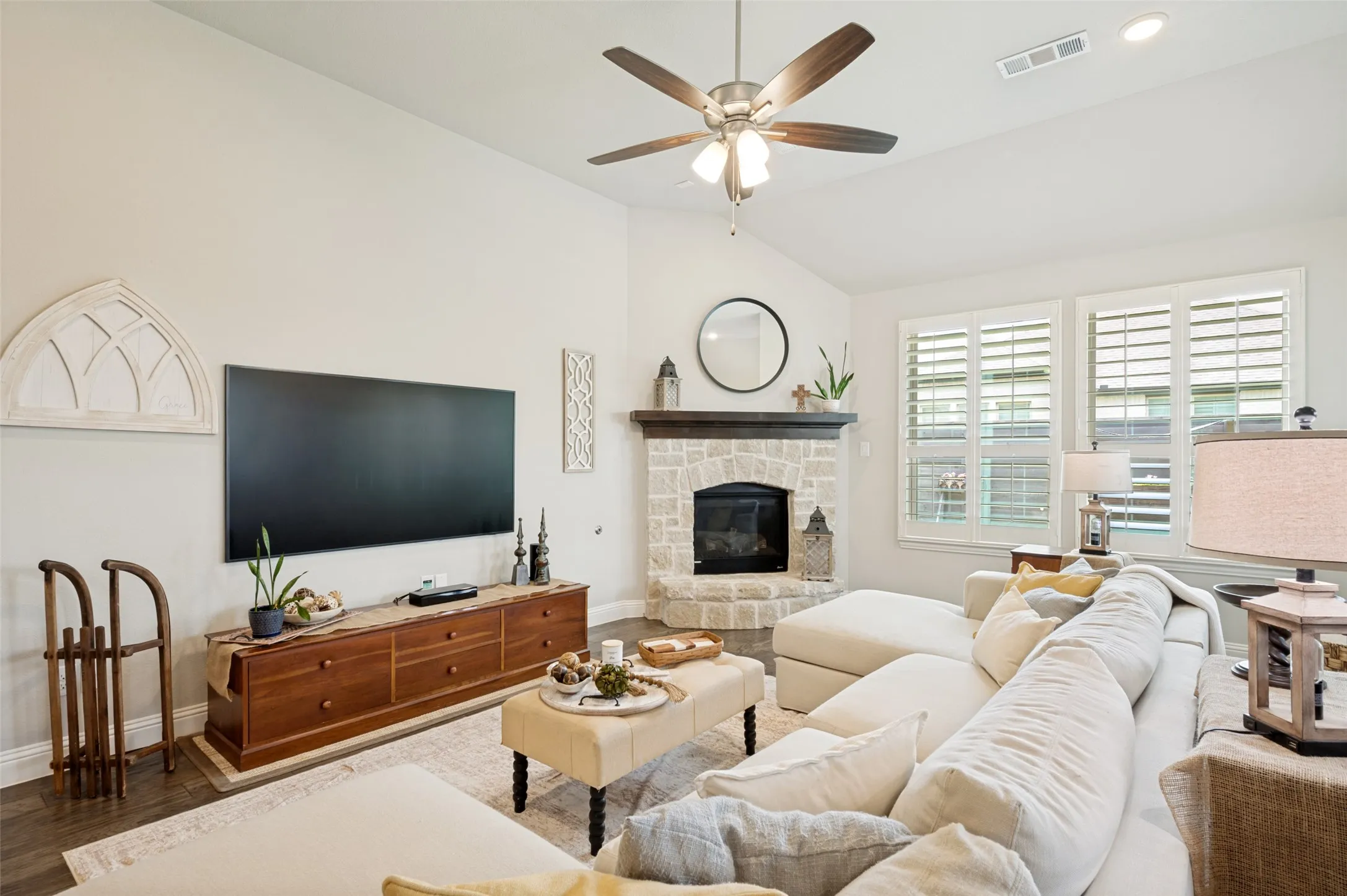 Single Family Residence For Sale in Denton County , 1020 Knoll Street, Little Elm, Texas 76227, 4 Bedrooms, 4 Bathrooms, 3 Garage spaces, 2,954 Sqft, built in 2018, Price $539,900, mls#21294635, Real Estate Agent in Little Elm, Homes For Sale in Denton county, Homes For Sale in Little Elm, Realtor in Little Elm Texas, Real Estate Brokerage Independent Realty Texas, Luminita Cordes Realtor