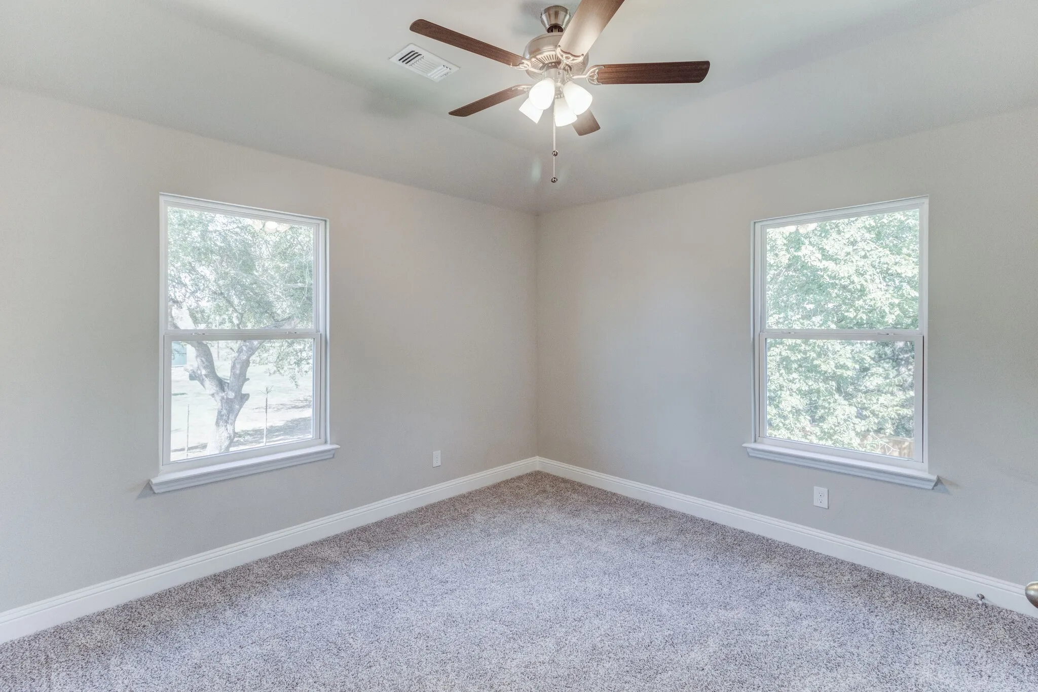 Single Family Residence For Sale in Grayson County , 789 WA Denton Drive, Van Alstyne, Texas 75495, 3 Bedroom, 3 Bathroom, 2 Garage spaces, 1,986 Sqft, built in 2023, mls#21298929, Real Estate Agent in Van Alstyne, Homes For Sale in Grayson county, Homes For Sale in Van Alstyne, Realtor in Van Alstyne Texas, Real Estate Brokerage Independent Realty Texas, Luminita Cordes Realtor