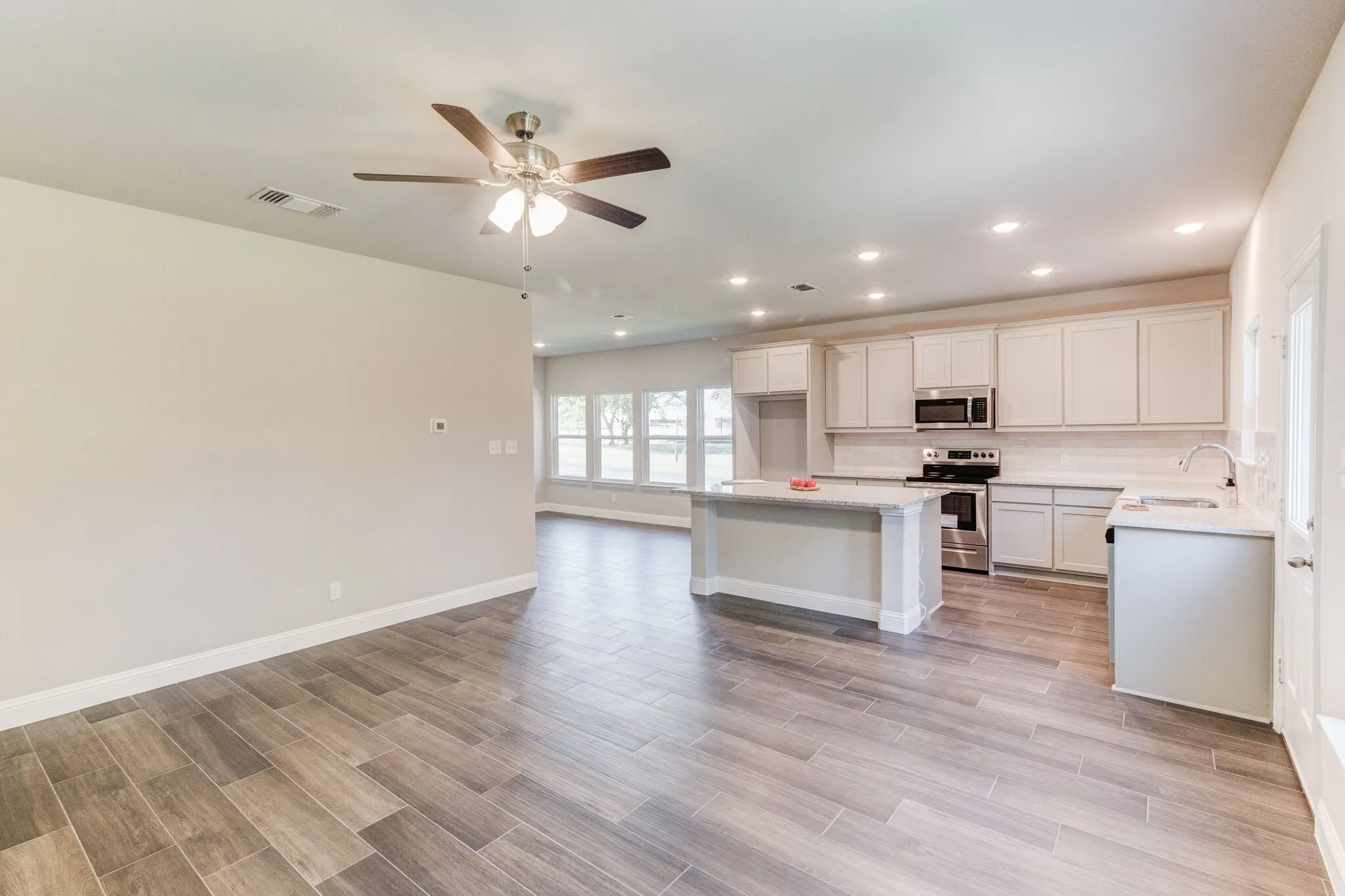 Single Family Residence For Sale in Grayson County , 789 WA Denton Drive, Van Alstyne, Texas 75495, 3 Bedroom, 3 Bathroom, 2 Garage spaces, 1,986 Sqft, built in 2023, mls#21298929, Real Estate Agent in Van Alstyne, Homes For Sale in Grayson county, Homes For Sale in Van Alstyne, Realtor in Van Alstyne Texas, Real Estate Brokerage Independent Realty Texas, Luminita Cordes Realtor