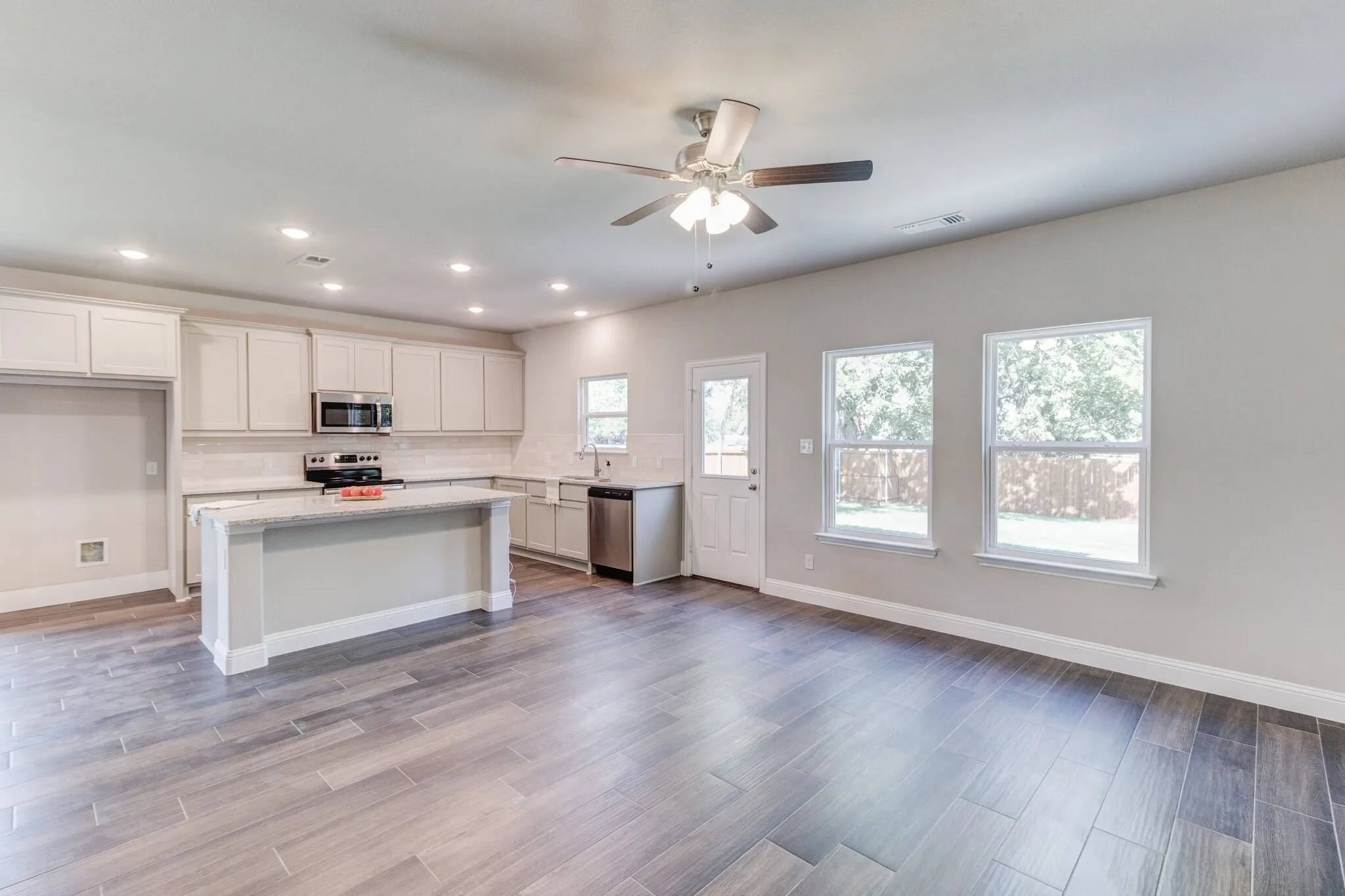 Single Family Residence For Sale in Grayson County , 789 WA Denton Drive, Van Alstyne, Texas 75495, 3 Bedroom, 3 Bathroom, 2 Garage spaces, 1,986 Sqft, built in 2023, mls#21298929, Real Estate Agent in Van Alstyne, Homes For Sale in Grayson county, Homes For Sale in Van Alstyne, Realtor in Van Alstyne Texas, Real Estate Brokerage Independent Realty Texas, Luminita Cordes Realtor