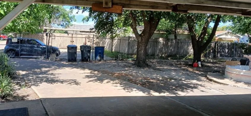 Back courtyard has been cleared out! it's huge.