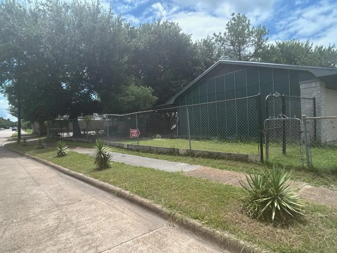 Nicely landscaped side of property