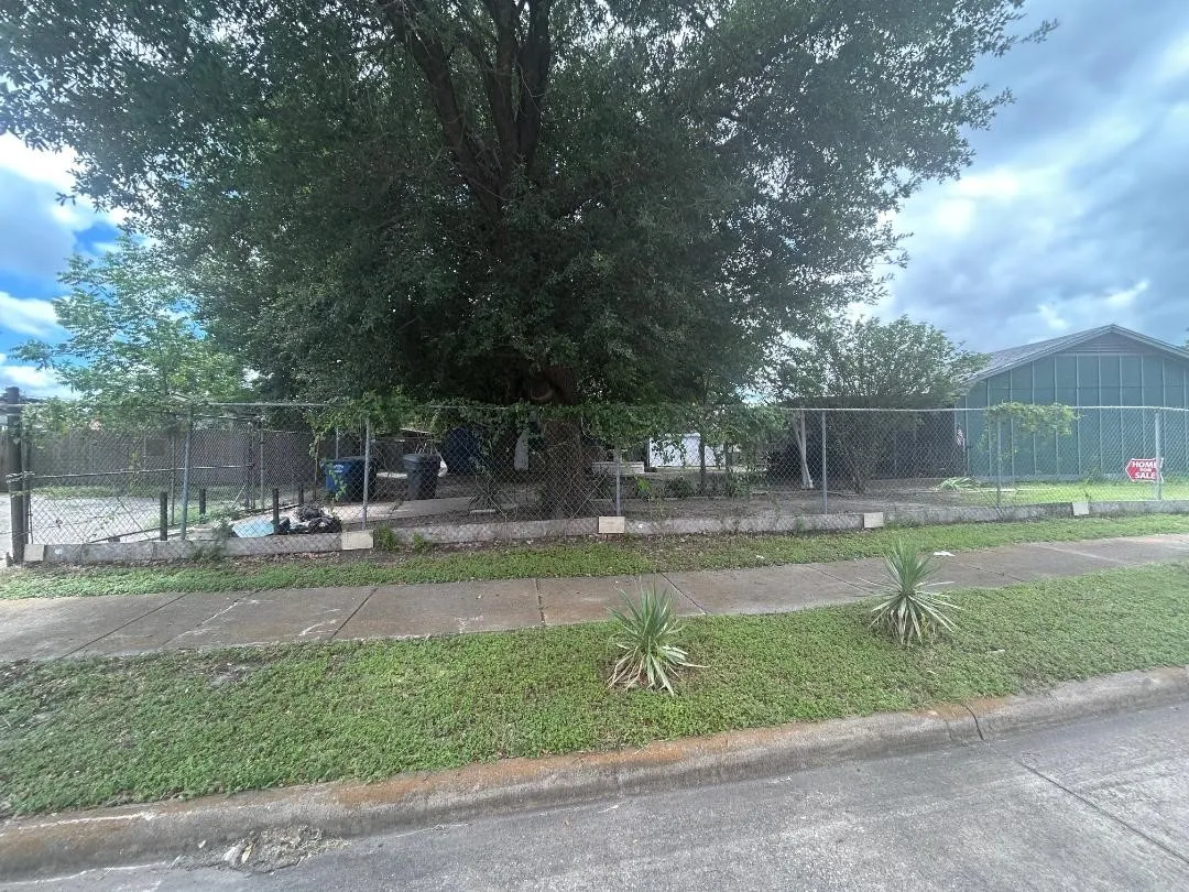 Oversized Corner Lot