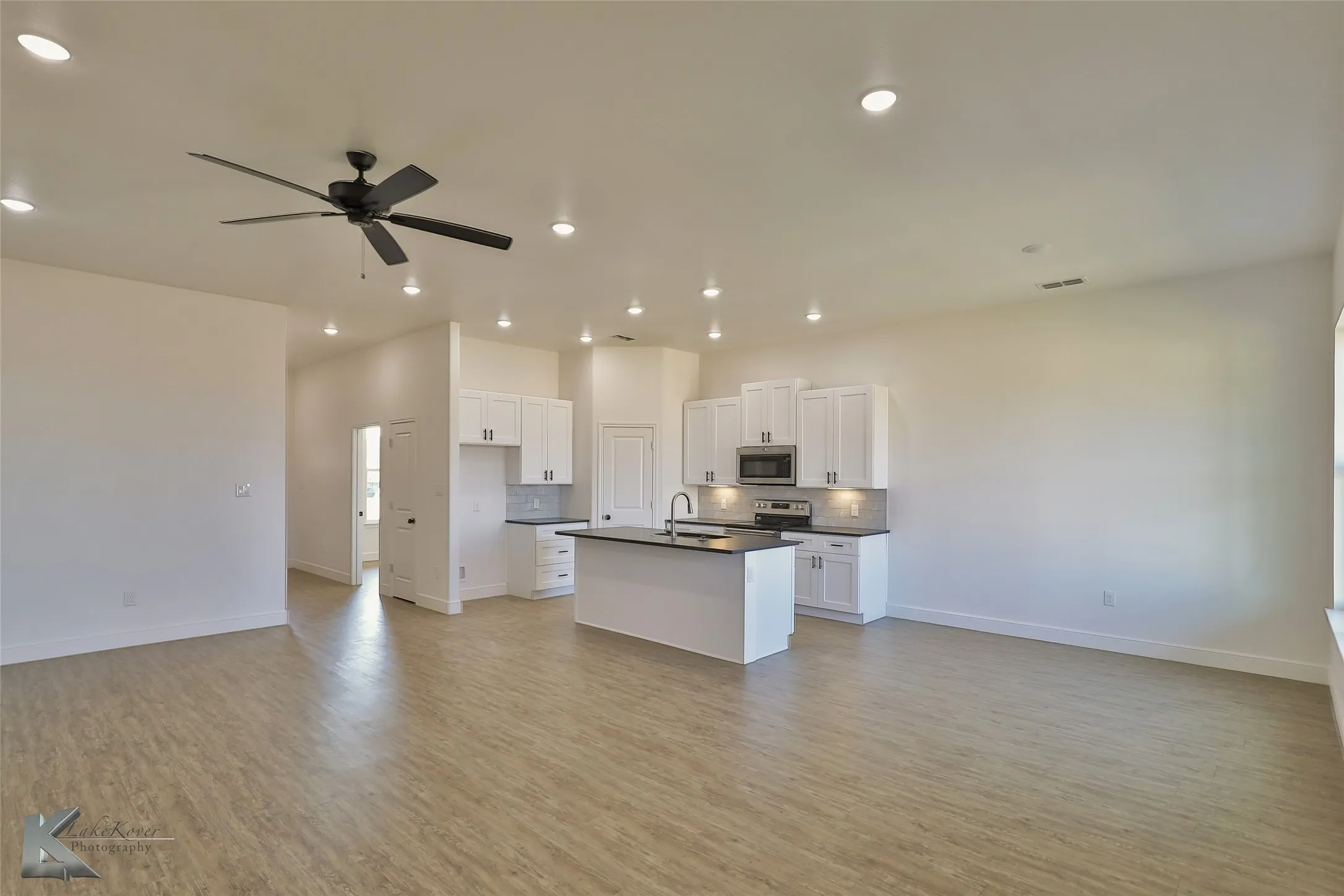 Duplex For Rent in Taylor County , 388 Kristie Path, Abilene, Texas 79602, 3 Bedroom, 2 Bathroom, 2 Garage spaces, 1,439 Sqft, built in 2024, mls#21298947, Real Estate Agent in Abilene, Homes For Rent in Taylor county, Homes For Rent in Abilene, Realtor in Abilene Texas, Real Estate Brokerage Independent Realty Texas, Luminita Cordes Realtor