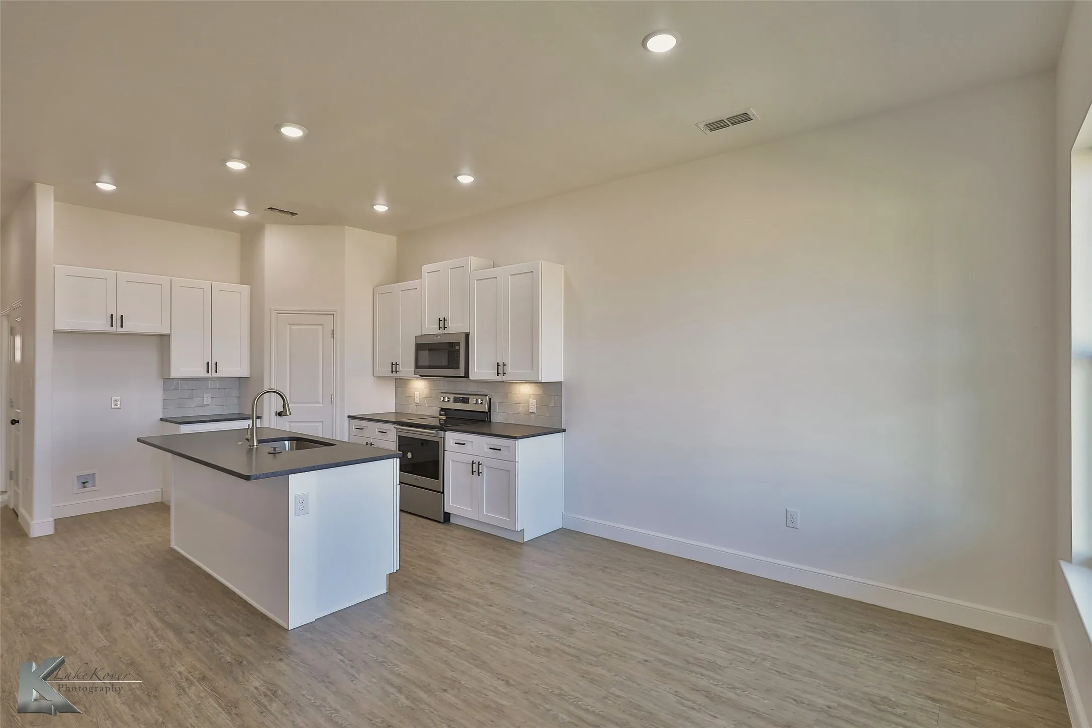 Duplex For Rent in Taylor County , 388 Kristie Path, Abilene, Texas 79602, 3 Bedroom, 2 Bathroom, 2 Garage spaces, 1,439 Sqft, built in 2024, mls#21298947, Real Estate Agent in Abilene, Homes For Rent in Taylor county, Homes For Rent in Abilene, Realtor in Abilene Texas, Real Estate Brokerage Independent Realty Texas, Luminita Cordes Realtor