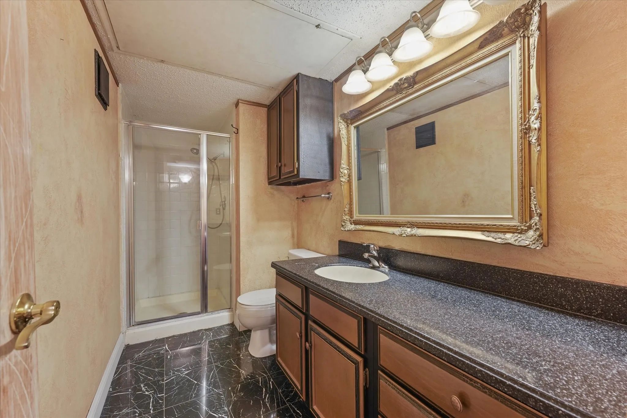 Condominium For Sale in Dallas County , 15151 Berry Trail 1404, Dallas, Texas 75248, 2 Bedroom, 2 Bathroom, Garage spaces, 966 Sqft, built in 1980, mls#21296493, Real Estate Agent in Dallas, Homes For Sale in Dallas county, Homes For Sale in Dallas, Realtor in Dallas Texas, Real Estate Brokerage Independent Realty Texas, Luminita Cordes Realtor
