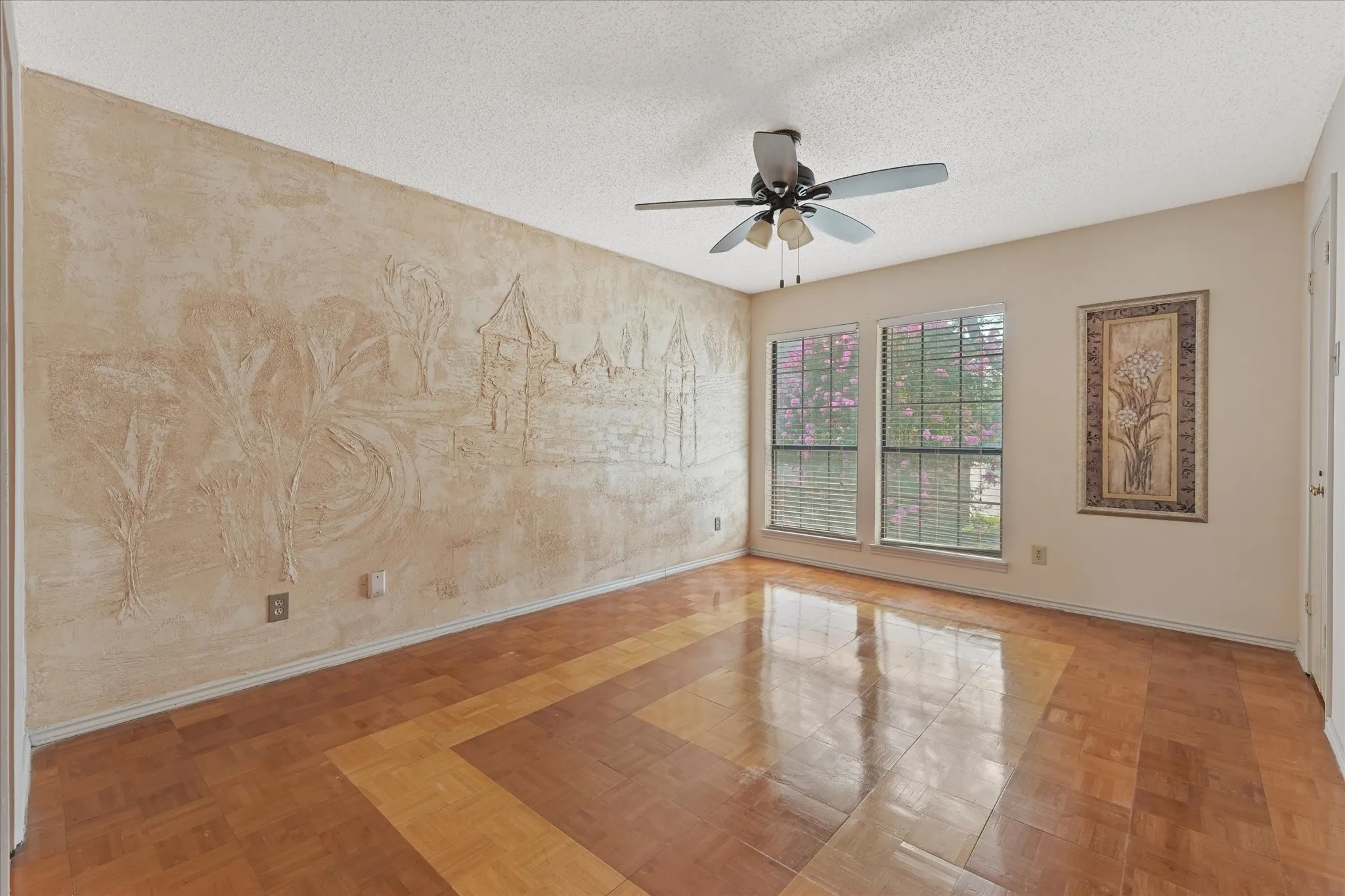 Condominium For Sale in Dallas County , 15151 Berry Trail 1404, Dallas, Texas 75248, 2 Bedroom, 2 Bathroom, Garage spaces, 966 Sqft, built in 1980, mls#21296493, Real Estate Agent in Dallas, Homes For Sale in Dallas county, Homes For Sale in Dallas, Realtor in Dallas Texas, Real Estate Brokerage Independent Realty Texas, Luminita Cordes Realtor