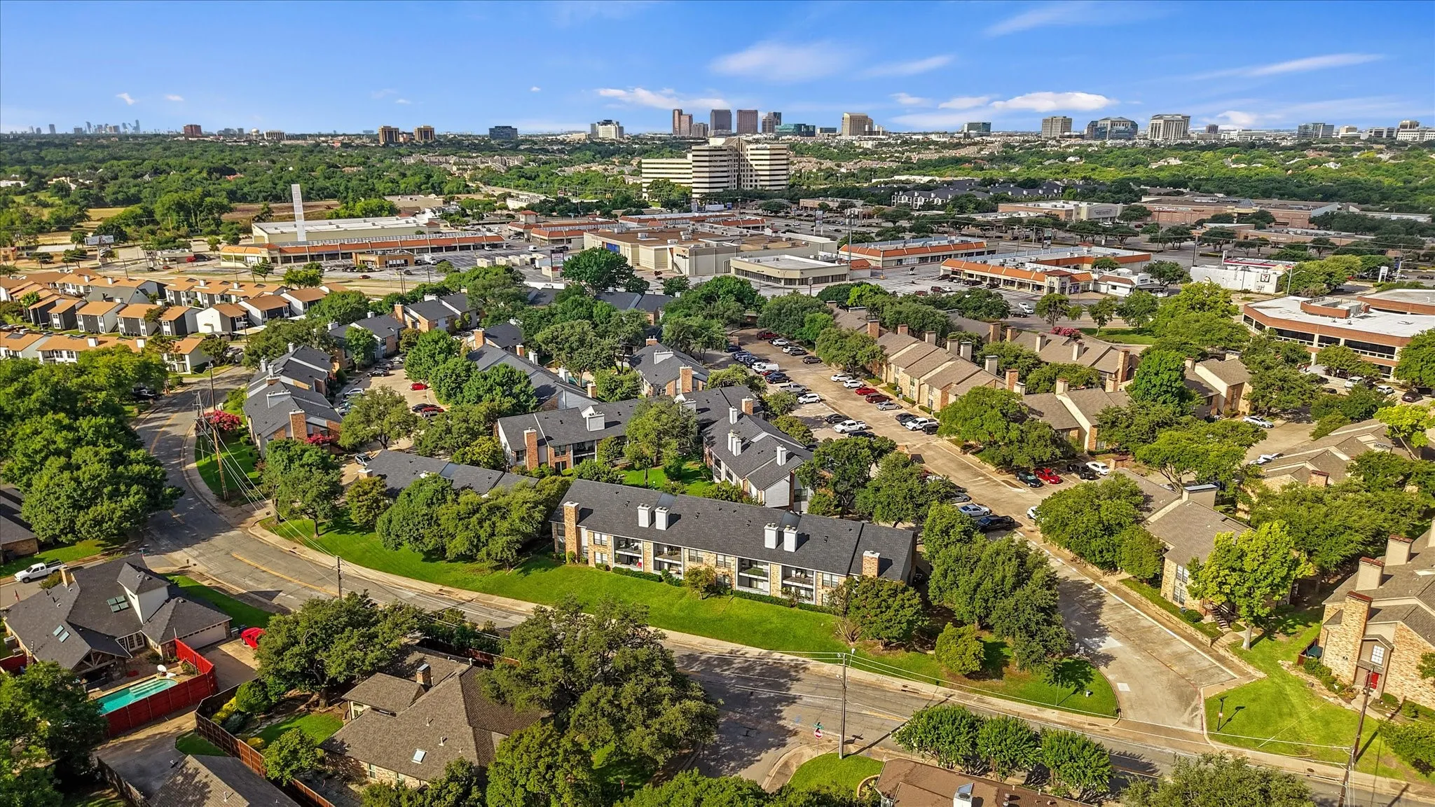 Condominium For Sale in Dallas County , 15151 Berry Trail 1404, Dallas, Texas 75248, 2 Bedroom, 2 Bathroom, Garage spaces, 966 Sqft, built in 1980, mls#21296493, Real Estate Agent in Dallas, Homes For Sale in Dallas county, Homes For Sale in Dallas, Realtor in Dallas Texas, Real Estate Brokerage Independent Realty Texas, Luminita Cordes Realtor