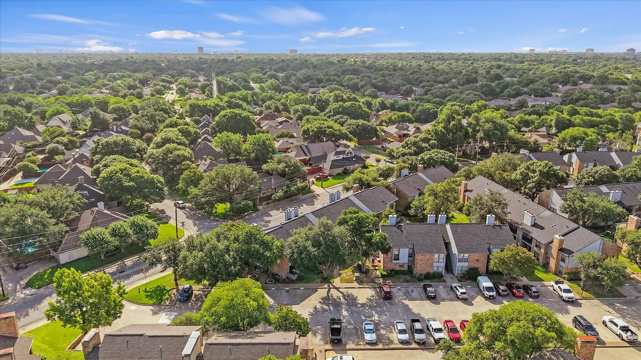 Condominium For Sale in Dallas County , 15151 Berry Trail 1404, Dallas, Texas 75248, 2 Bedroom, 2 Bathroom, Garage spaces, 966 Sqft, built in 1980, mls#21296493, Real Estate Agent in Dallas, Homes For Sale in Dallas county, Homes For Sale in Dallas, Realtor in Dallas Texas, Real Estate Brokerage Independent Realty Texas, Luminita Cordes Realtor