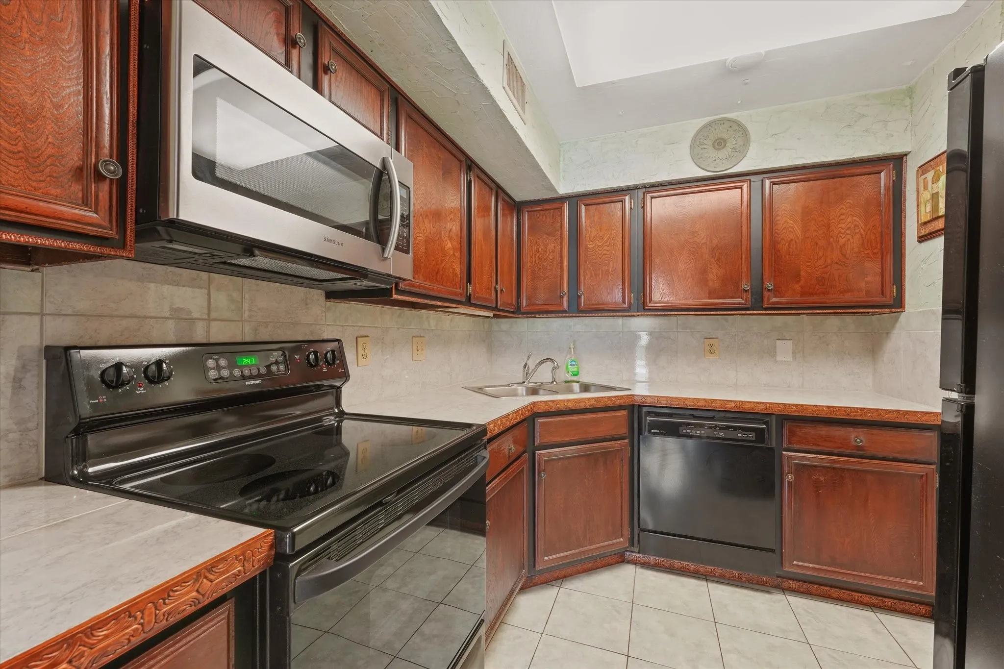 Condominium For Sale in Dallas County , 15151 Berry Trail 1404, Dallas, Texas 75248, 2 Bedroom, 2 Bathroom, Garage spaces, 966 Sqft, built in 1980, mls#21296493, Real Estate Agent in Dallas, Homes For Sale in Dallas county, Homes For Sale in Dallas, Realtor in Dallas Texas, Real Estate Brokerage Independent Realty Texas, Luminita Cordes Realtor