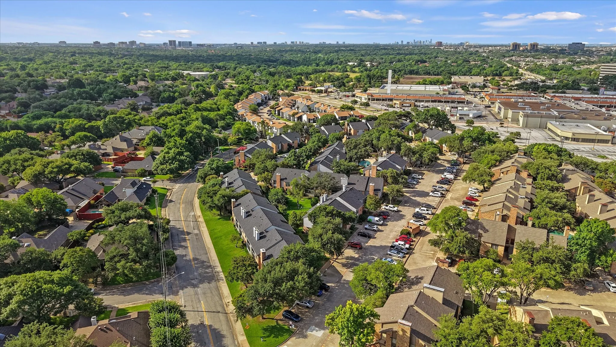 Condominium For Sale in Dallas County , 15151 Berry Trail 1404, Dallas, Texas 75248, 2 Bedroom, 2 Bathroom, Garage spaces, 966 Sqft, built in 1980, mls#21296493, Real Estate Agent in Dallas, Homes For Sale in Dallas county, Homes For Sale in Dallas, Realtor in Dallas Texas, Real Estate Brokerage Independent Realty Texas, Luminita Cordes Realtor