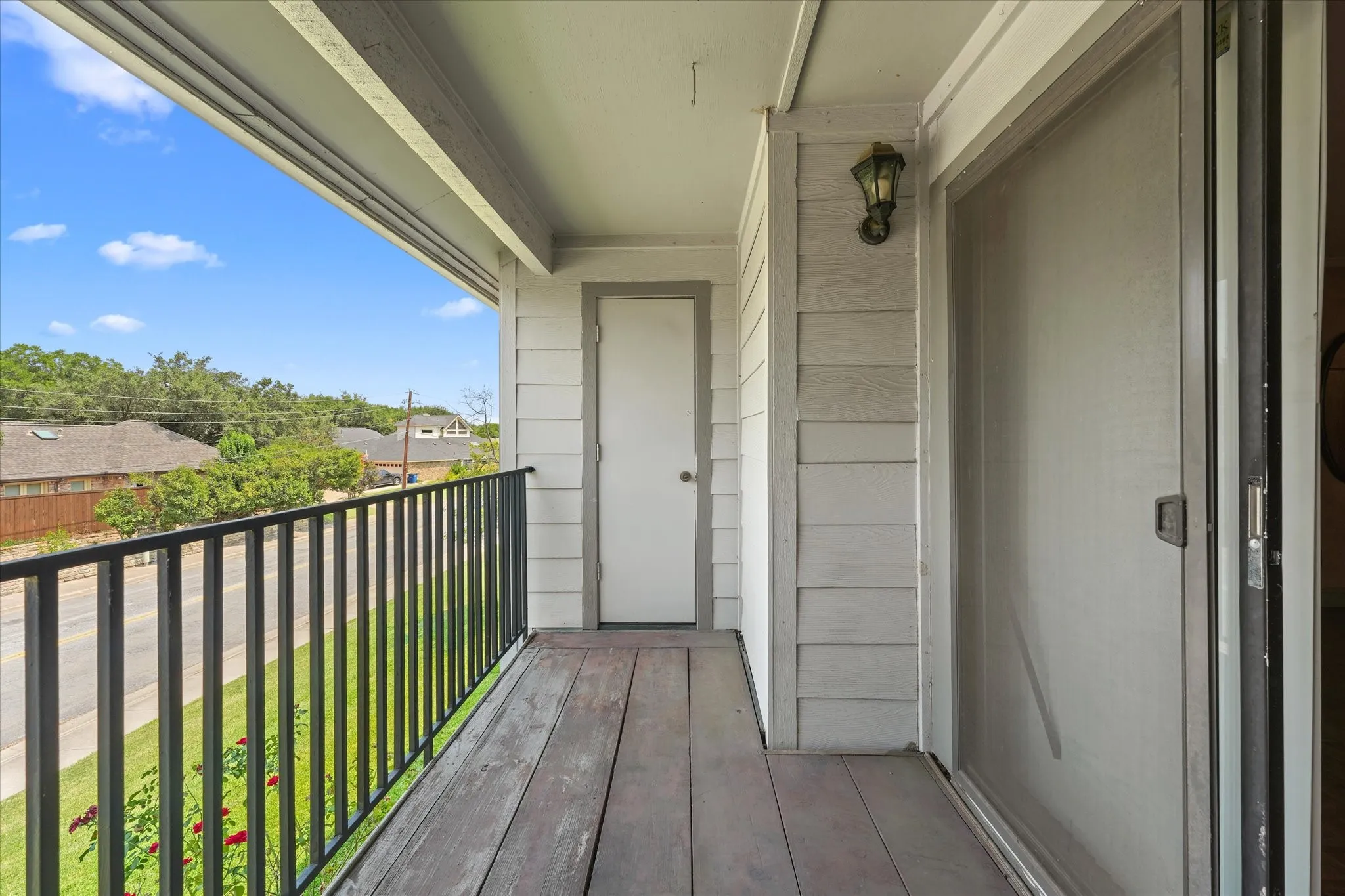 Condominium For Sale in Dallas County , 15151 Berry Trail 1404, Dallas, Texas 75248, 2 Bedroom, 2 Bathroom, Garage spaces, 966 Sqft, built in 1980, mls#21296493, Real Estate Agent in Dallas, Homes For Sale in Dallas county, Homes For Sale in Dallas, Realtor in Dallas Texas, Real Estate Brokerage Independent Realty Texas, Luminita Cordes Realtor