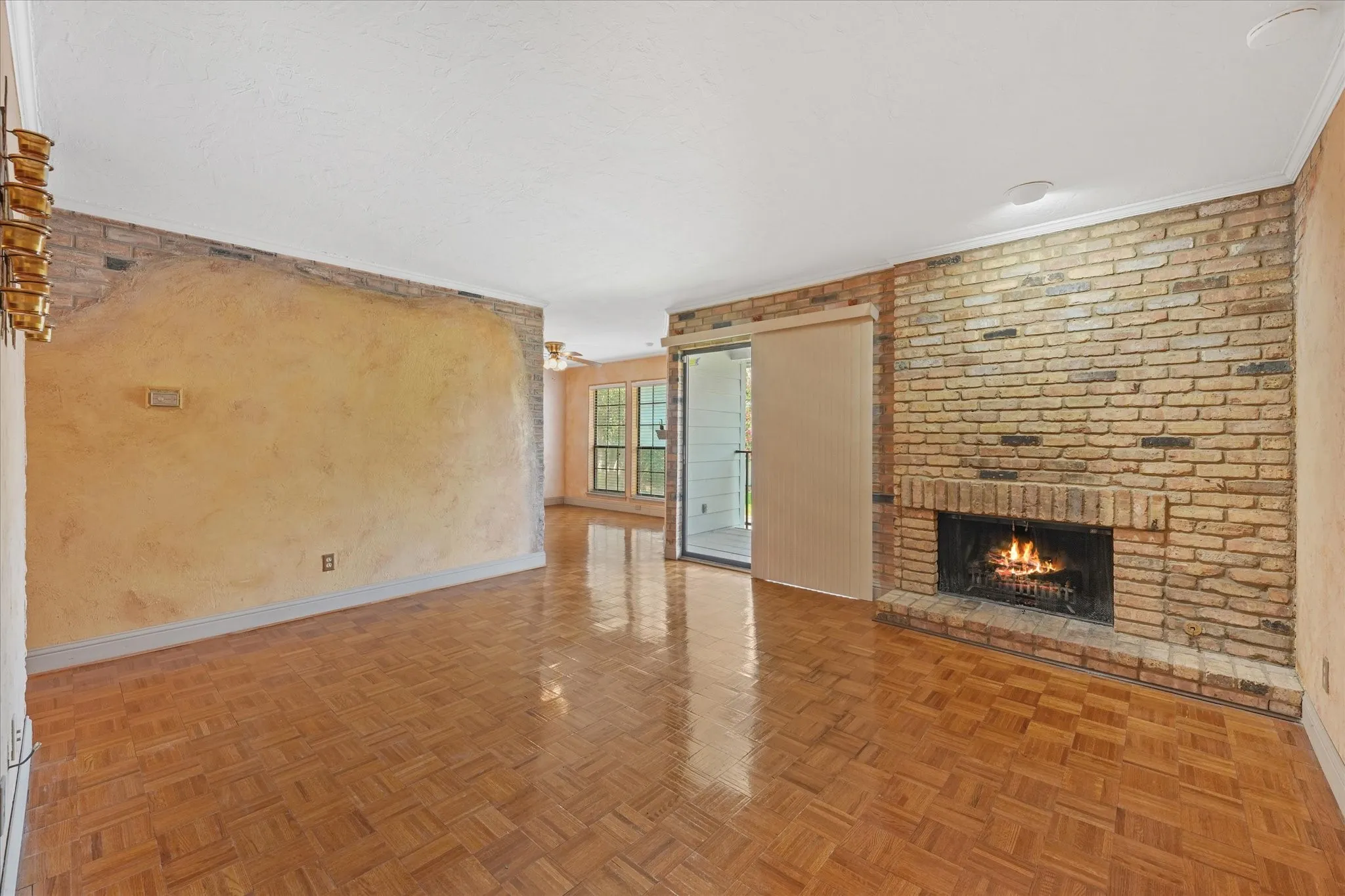 Condominium For Sale in Dallas County , 15151 Berry Trail 1404, Dallas, Texas 75248, 2 Bedroom, 2 Bathroom, Garage spaces, 966 Sqft, built in 1980, mls#21296493, Real Estate Agent in Dallas, Homes For Sale in Dallas county, Homes For Sale in Dallas, Realtor in Dallas Texas, Real Estate Brokerage Independent Realty Texas, Luminita Cordes Realtor