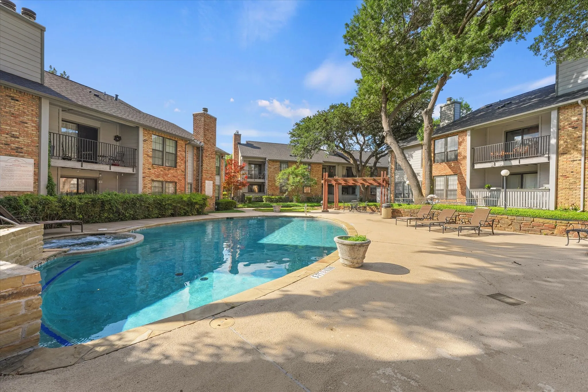 Condominium For Sale in Dallas County , 15151 Berry Trail 1404, Dallas, Texas 75248, 2 Bedroom, 2 Bathroom, Garage spaces, 966 Sqft, built in 1980, mls#21296493, Real Estate Agent in Dallas, Homes For Sale in Dallas county, Homes For Sale in Dallas, Realtor in Dallas Texas, Real Estate Brokerage Independent Realty Texas, Luminita Cordes Realtor