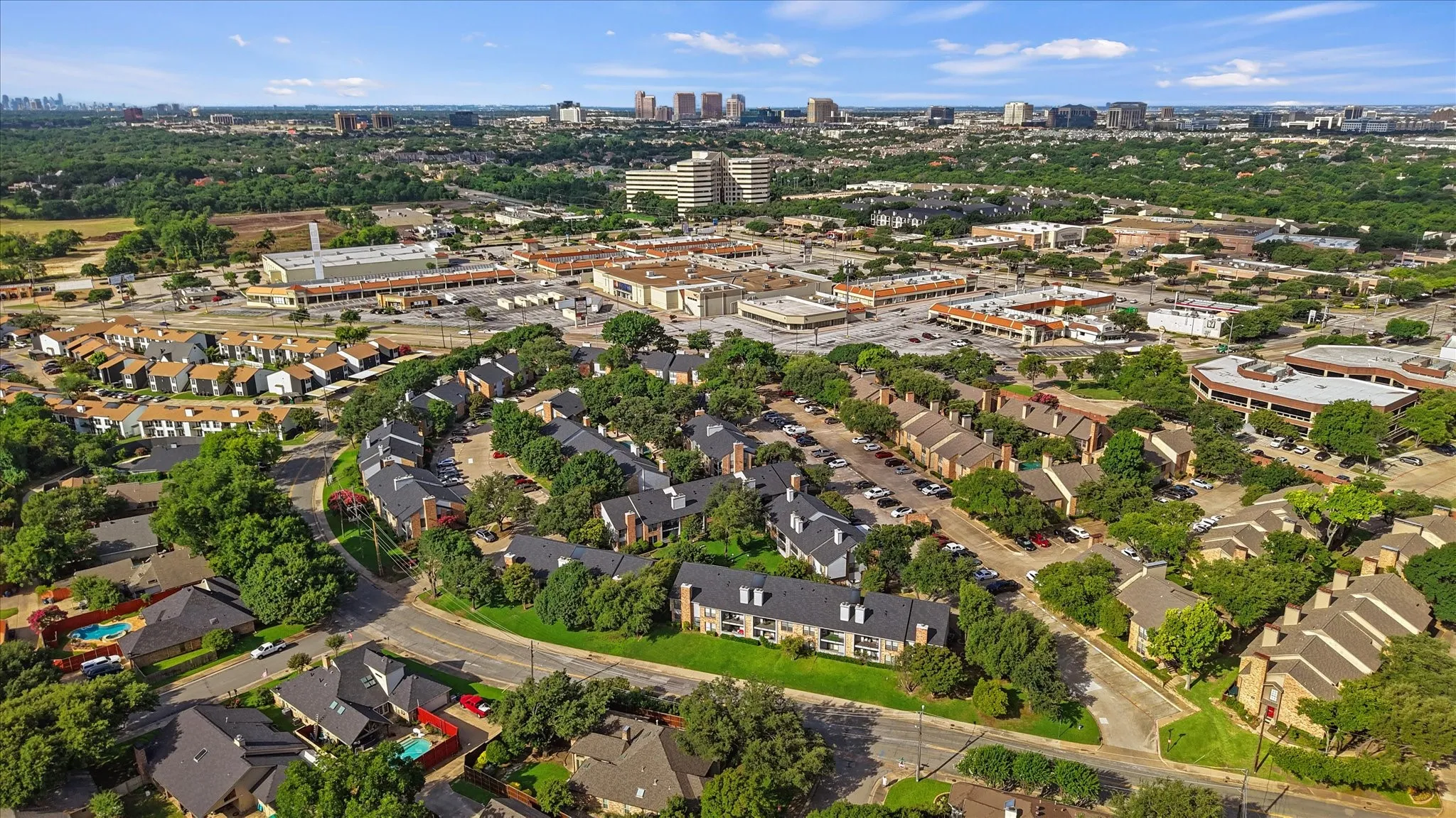 Condominium For Sale in Dallas County , 15151 Berry Trail 1404, Dallas, Texas 75248, 2 Bedroom, 2 Bathroom, Garage spaces, 966 Sqft, built in 1980, mls#21296493, Real Estate Agent in Dallas, Homes For Sale in Dallas county, Homes For Sale in Dallas, Realtor in Dallas Texas, Real Estate Brokerage Independent Realty Texas, Luminita Cordes Realtor