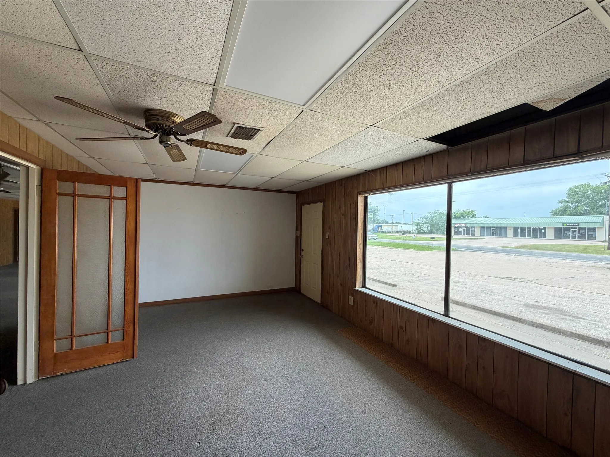 Retail For Rent in Henderson County , 430 S Seven Points Drive B, Seven Points, Texas 75143, 0, 0, Garage spaces, 0 Sqft, built in 1987, mls#21298993, Real Estate Agent in Seven Points, Homes For Rent in Henderson county, Homes For Rent in Seven Points, Realtor in Seven Points Texas, Real Estate Brokerage Independent Realty Texas, Luminita Cordes Realtor