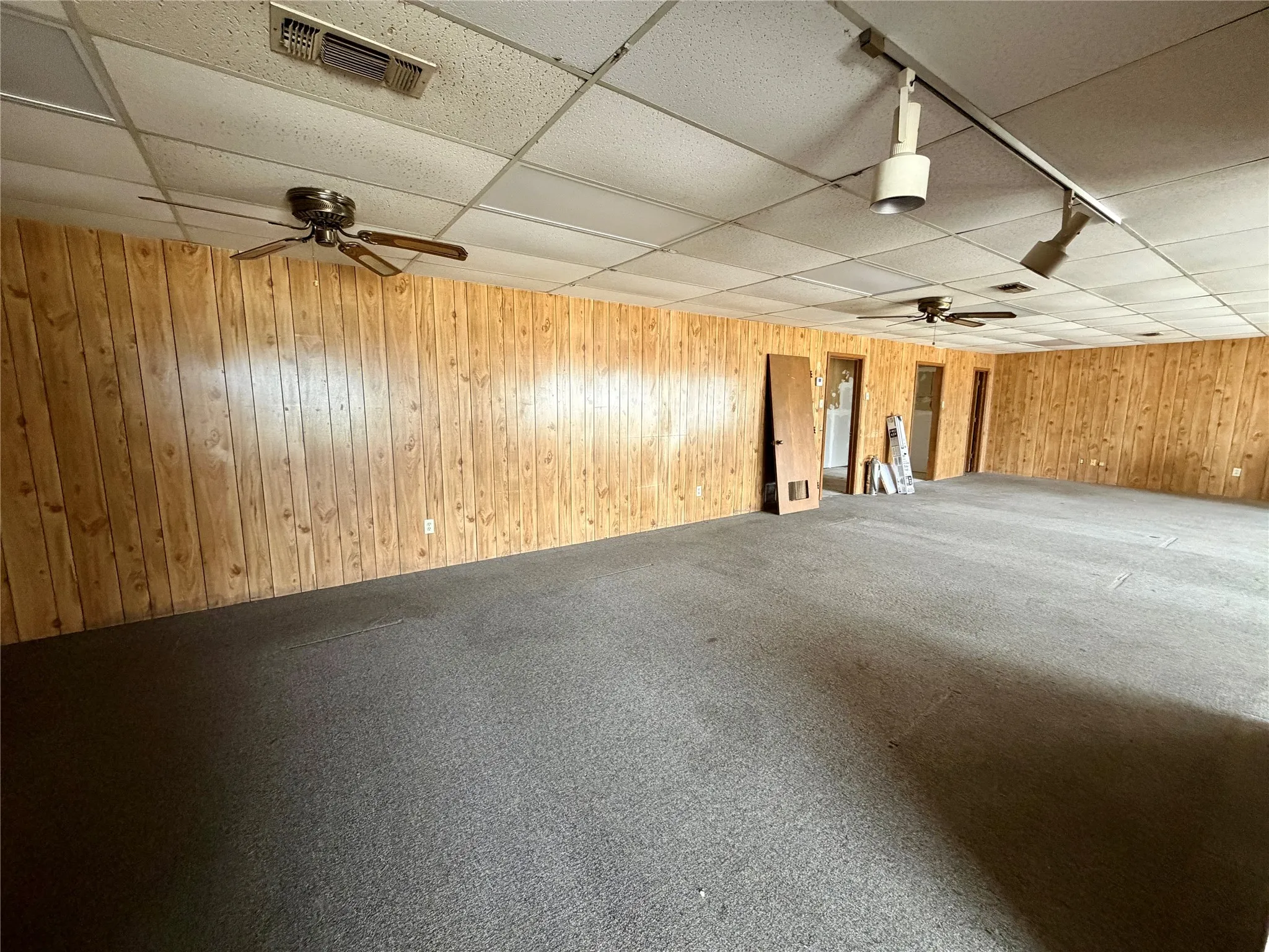 Retail For Rent in Henderson County , 430 S Seven Points Drive B, Seven Points, Texas 75143, 0, 0, Garage spaces, 0 Sqft, built in 1987, mls#21298993, Real Estate Agent in Seven Points, Homes For Rent in Henderson county, Homes For Rent in Seven Points, Realtor in Seven Points Texas, Real Estate Brokerage Independent Realty Texas, Luminita Cordes Realtor