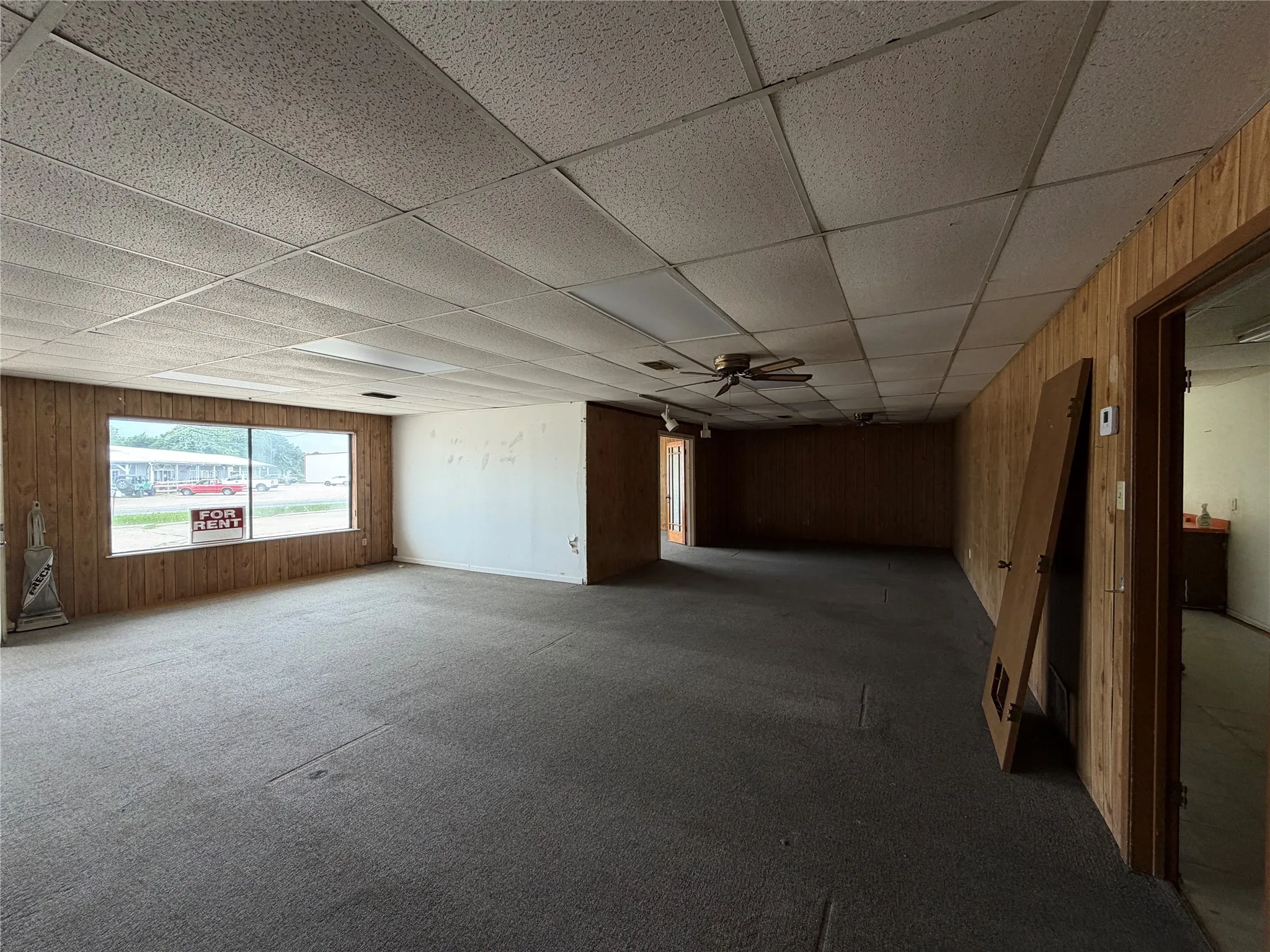 Retail For Rent in Henderson County , 430 S Seven Points Drive B, Seven Points, Texas 75143, 0, 0, Garage spaces, 0 Sqft, built in 1987, mls#21298993, Real Estate Agent in Seven Points, Homes For Rent in Henderson county, Homes For Rent in Seven Points, Realtor in Seven Points Texas, Real Estate Brokerage Independent Realty Texas, Luminita Cordes Realtor