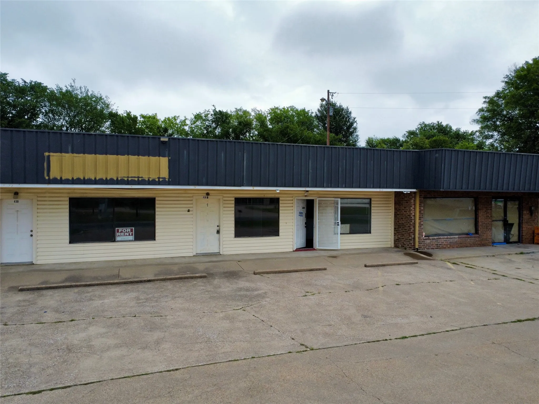 Retail For Rent in Henderson County , 430 S Seven Points Drive B, Seven Points, Texas 75143, 0, 0, Garage spaces, 0 Sqft, built in 1987, mls#21298993, Real Estate Agent in Seven Points, Homes For Rent in Henderson county, Homes For Rent in Seven Points, Realtor in Seven Points Texas, Real Estate Brokerage Independent Realty Texas, Luminita Cordes Realtor