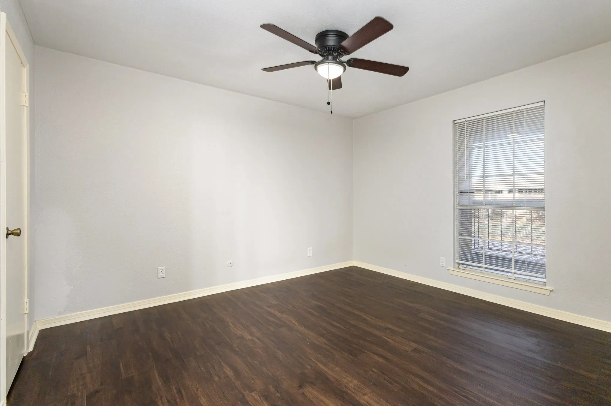 Condominium For Sale in Dallas County , 12480 Abrams Road 723, Dallas, Texas 75243, 1 Bedroom, 1 Bathroom, Garage spaces, 729 Sqft, built in 1982, mls#21298436, Real Estate Agent in Dallas, Homes For Sale in Dallas county, Homes For Sale in Dallas, Realtor in Dallas Texas, Real Estate Brokerage Independent Realty Texas, Luminita Cordes Realtor