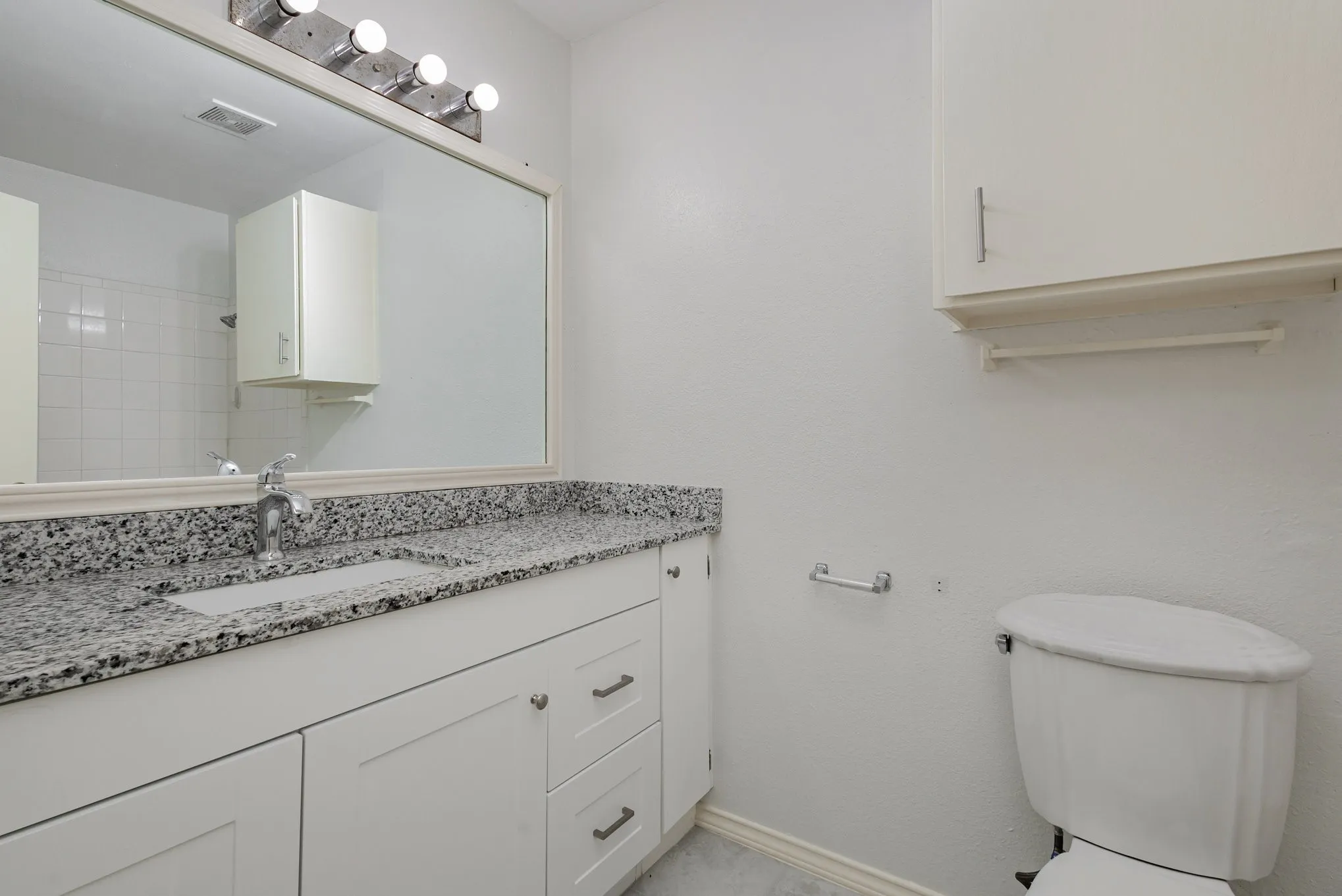 Condominium For Sale in Dallas County , 12480 Abrams Road 723, Dallas, Texas 75243, 1 Bedroom, 1 Bathroom, Garage spaces, 729 Sqft, built in 1982, mls#21298436, Real Estate Agent in Dallas, Homes For Sale in Dallas county, Homes For Sale in Dallas, Realtor in Dallas Texas, Real Estate Brokerage Independent Realty Texas, Luminita Cordes Realtor