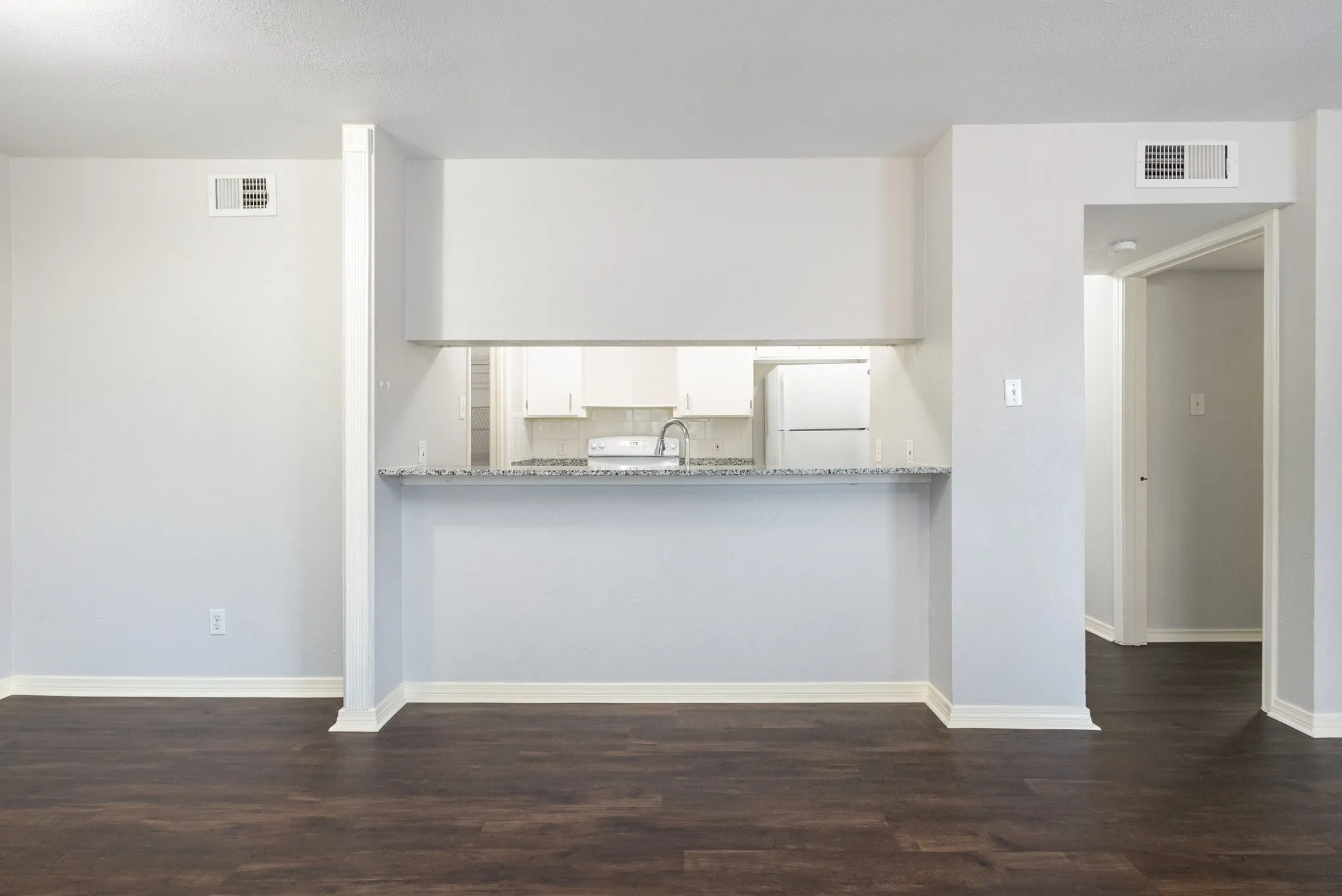 Condominium For Sale in Dallas County , 12480 Abrams Road 723, Dallas, Texas 75243, 1 Bedroom, 1 Bathroom, Garage spaces, 729 Sqft, built in 1982, mls#21298436, Real Estate Agent in Dallas, Homes For Sale in Dallas county, Homes For Sale in Dallas, Realtor in Dallas Texas, Real Estate Brokerage Independent Realty Texas, Luminita Cordes Realtor