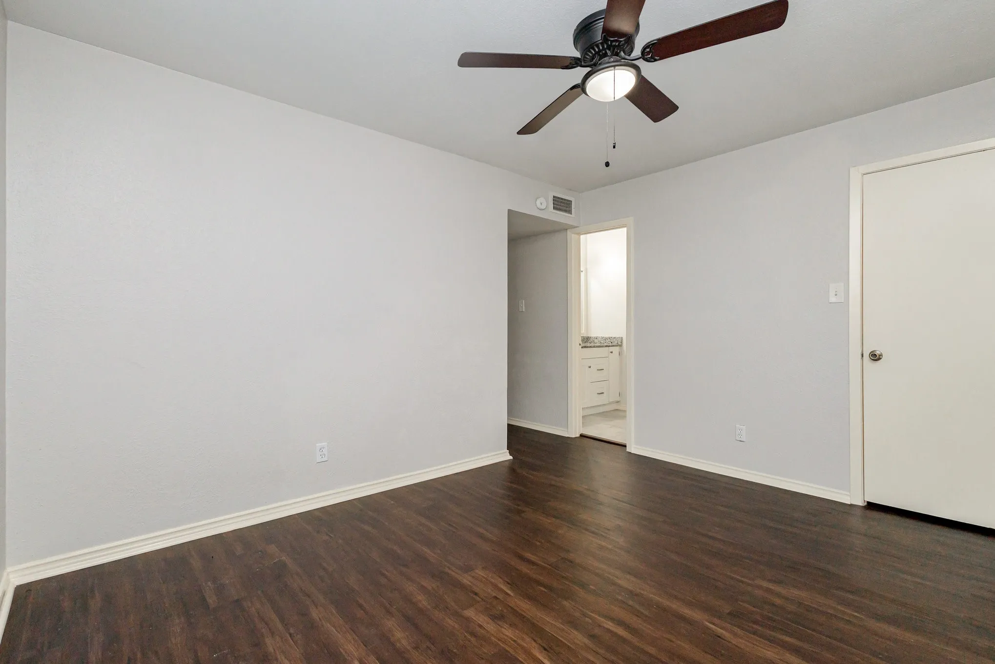 Condominium For Sale in Dallas County , 12480 Abrams Road 723, Dallas, Texas 75243, 1 Bedroom, 1 Bathroom, Garage spaces, 729 Sqft, built in 1982, mls#21298436, Real Estate Agent in Dallas, Homes For Sale in Dallas county, Homes For Sale in Dallas, Realtor in Dallas Texas, Real Estate Brokerage Independent Realty Texas, Luminita Cordes Realtor