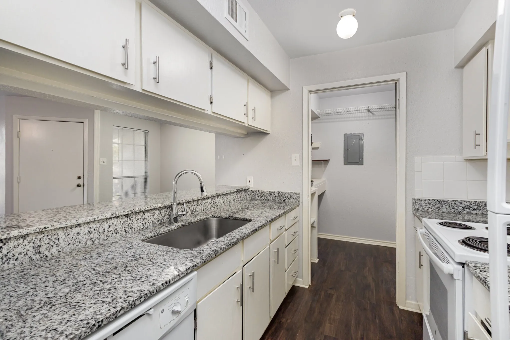 Condominium For Sale in Dallas County , 12480 Abrams Road 723, Dallas, Texas 75243, 1 Bedroom, 1 Bathroom, Garage spaces, 729 Sqft, built in 1982, mls#21298436, Real Estate Agent in Dallas, Homes For Sale in Dallas county, Homes For Sale in Dallas, Realtor in Dallas Texas, Real Estate Brokerage Independent Realty Texas, Luminita Cordes Realtor