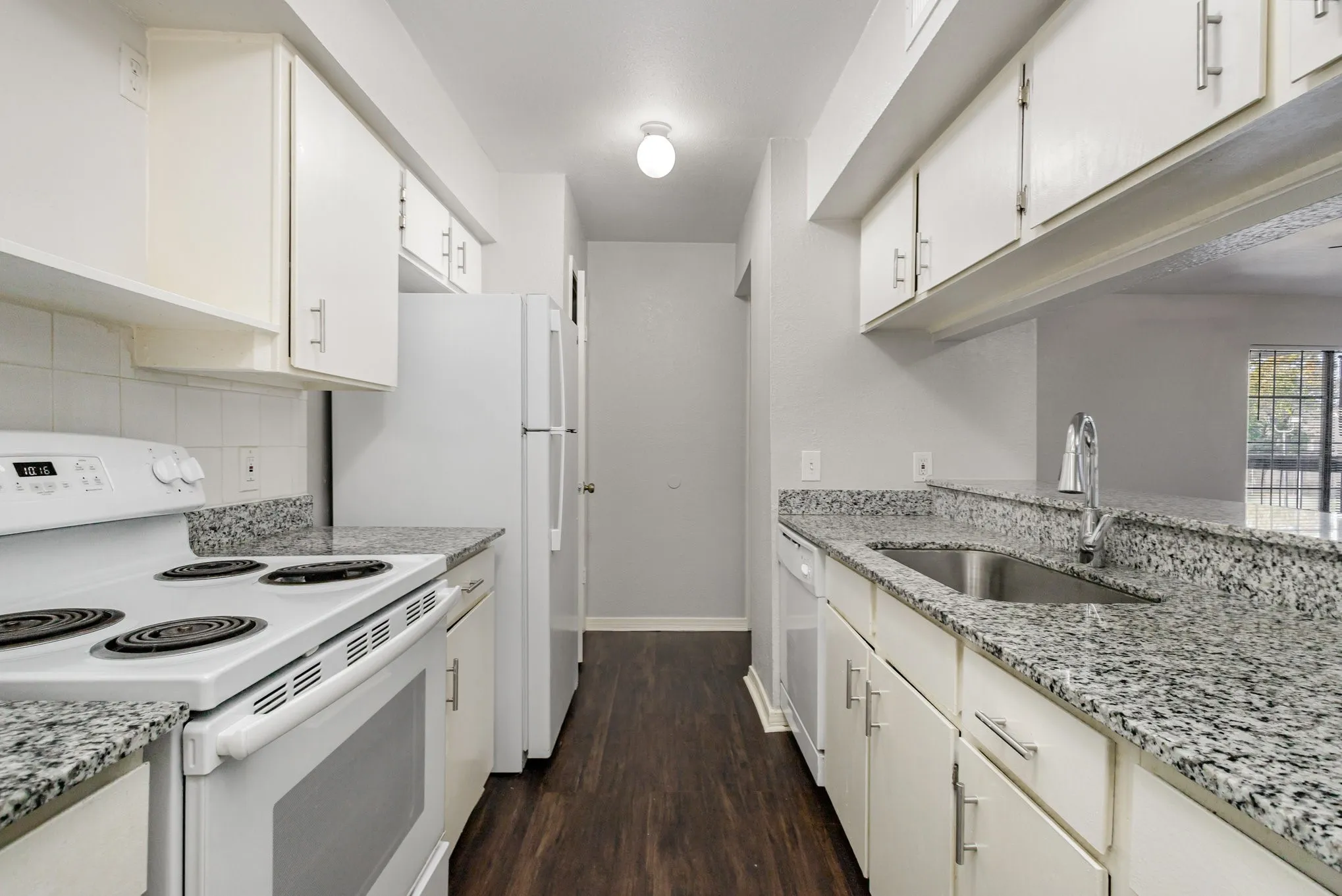 Condominium For Sale in Dallas County , 12480 Abrams Road 723, Dallas, Texas 75243, 1 Bedroom, 1 Bathroom, Garage spaces, 729 Sqft, built in 1982, mls#21298436, Real Estate Agent in Dallas, Homes For Sale in Dallas county, Homes For Sale in Dallas, Realtor in Dallas Texas, Real Estate Brokerage Independent Realty Texas, Luminita Cordes Realtor