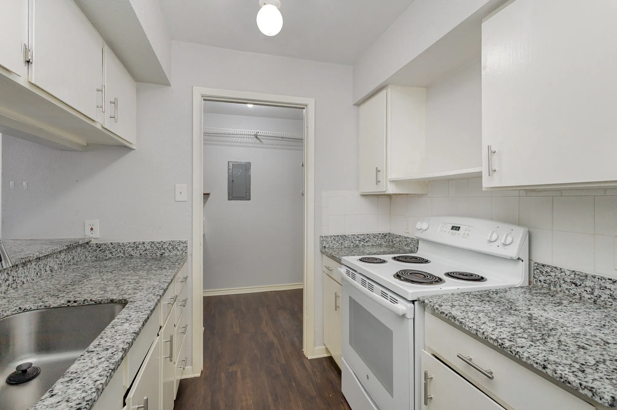 Condominium For Sale in Dallas County , 12480 Abrams Road 723, Dallas, Texas 75243, 1 Bedroom, 1 Bathroom, Garage spaces, 729 Sqft, built in 1982, mls#21298436, Real Estate Agent in Dallas, Homes For Sale in Dallas county, Homes For Sale in Dallas, Realtor in Dallas Texas, Real Estate Brokerage Independent Realty Texas, Luminita Cordes Realtor