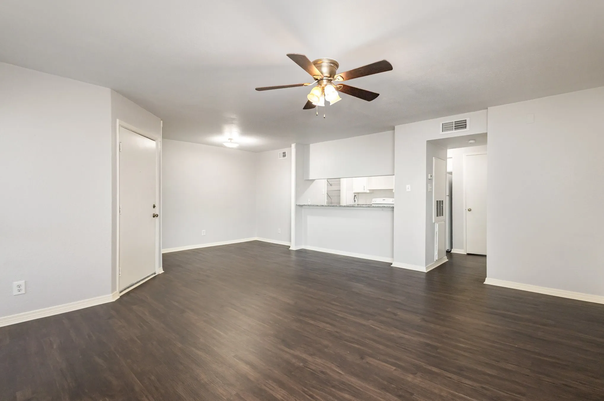 Condominium For Sale in Dallas County , 12480 Abrams Road 723, Dallas, Texas 75243, 1 Bedroom, 1 Bathroom, Garage spaces, 729 Sqft, built in 1982, mls#21298436, Real Estate Agent in Dallas, Homes For Sale in Dallas county, Homes For Sale in Dallas, Realtor in Dallas Texas, Real Estate Brokerage Independent Realty Texas, Luminita Cordes Realtor