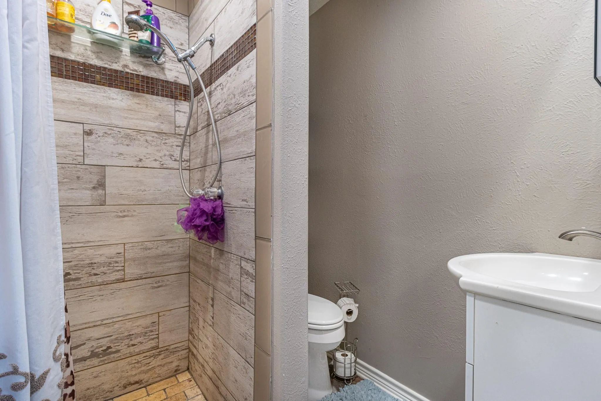 Single Family Residence For Rent in Henderson County , 12817 US Highway 175 E, Larue, Texas 75770, 4 Bedroom, 2 Bathroom, Garage spaces, 2,044 Sqft, built in 1981, mls#21299002, Real Estate Agent in Larue, Homes For Rent in Henderson county, Homes For Rent in Larue, Realtor in Larue Texas, Real Estate Brokerage Independent Realty Texas, Luminita Cordes Realtor