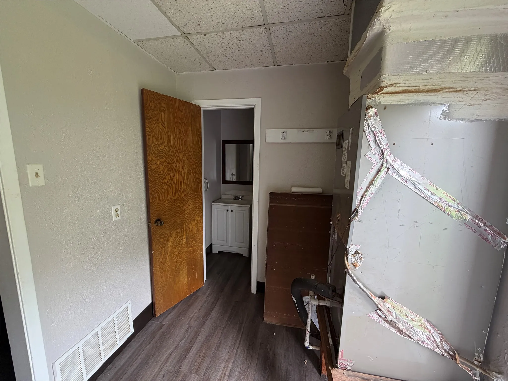 Retail For Rent in Henderson County , 430 S Seven Points Drive C, Seven Points, Texas 75143, 0, 0, Garage spaces, 0 Sqft, built in 1987, Price $525, mls#21299000, Real Estate Agent in Seven Points, Homes For Rent in Henderson county, Homes For Rent in Seven Points, Realtor in Seven Points Texas, Real Estate Brokerage Independent Realty Texas, Luminita Cordes Realtor