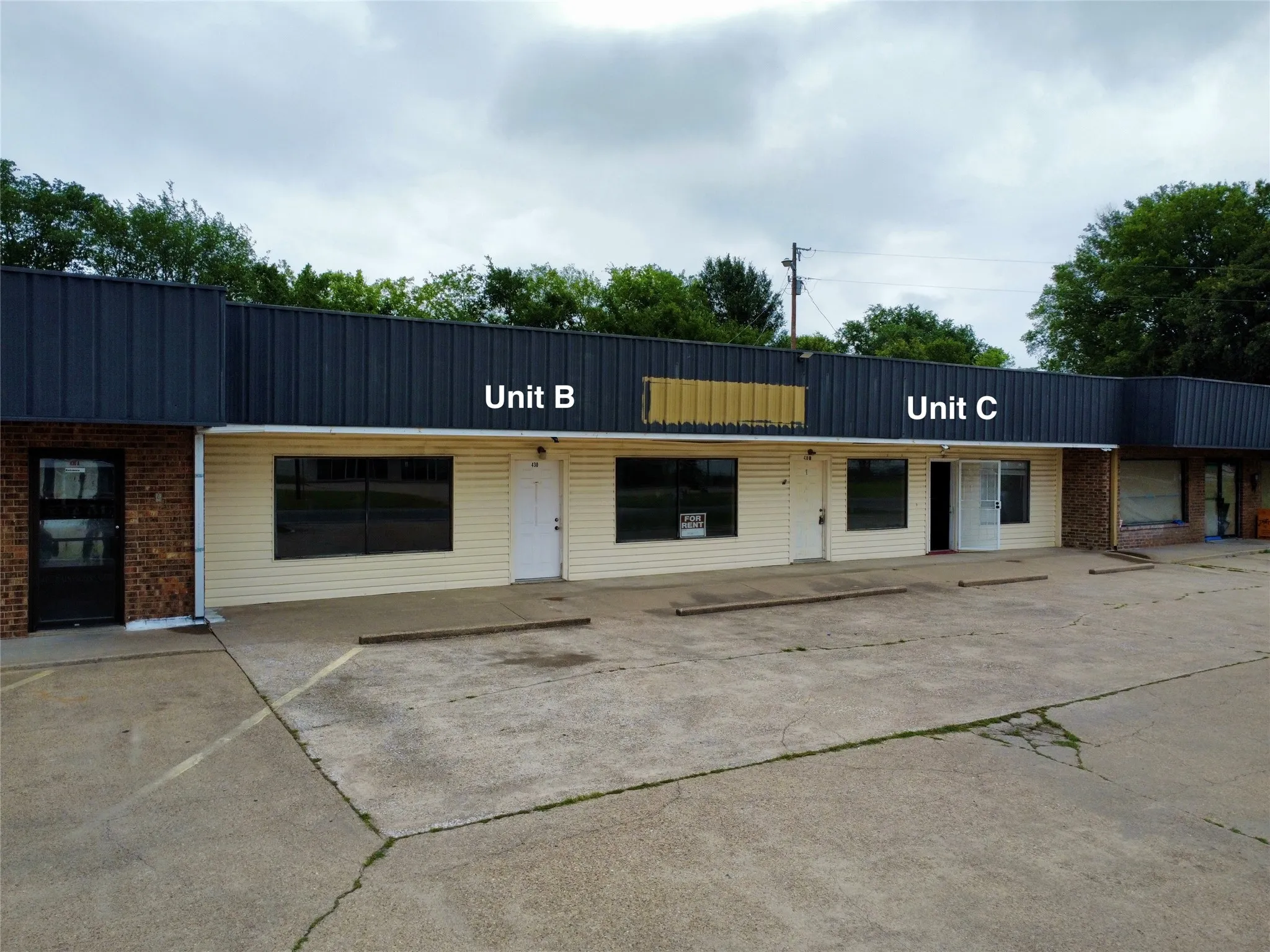 Retail For Rent in Henderson County , 430 S Seven Points Drive C, Seven Points, Texas 75143, 0, 0, Garage spaces, 0 Sqft, built in 1987, Price $525, mls#21299000, Real Estate Agent in Seven Points, Homes For Rent in Henderson county, Homes For Rent in Seven Points, Realtor in Seven Points Texas, Real Estate Brokerage Independent Realty Texas, Luminita Cordes Realtor