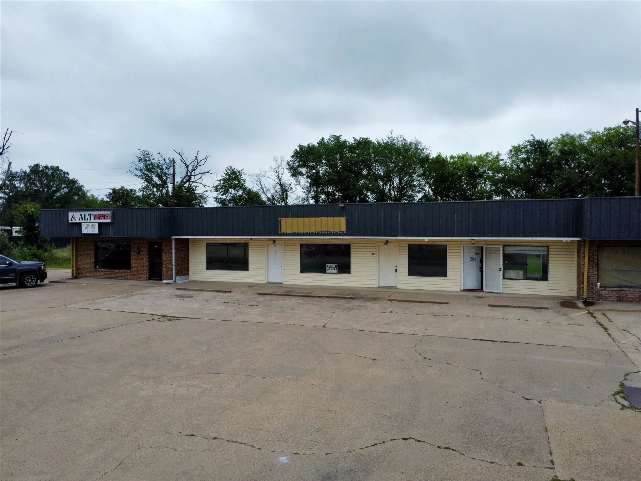 Retail For Rent in Henderson County , 430 S Seven Points Drive C, Seven Points, Texas 75143, 0, 0, Garage spaces, 0 Sqft, built in 1987, Price $525, mls#21299000, Real Estate Agent in Seven Points, Homes For Rent in Henderson county, Homes For Rent in Seven Points, Realtor in Seven Points Texas, Real Estate Brokerage Independent Realty Texas, Luminita Cordes Realtor