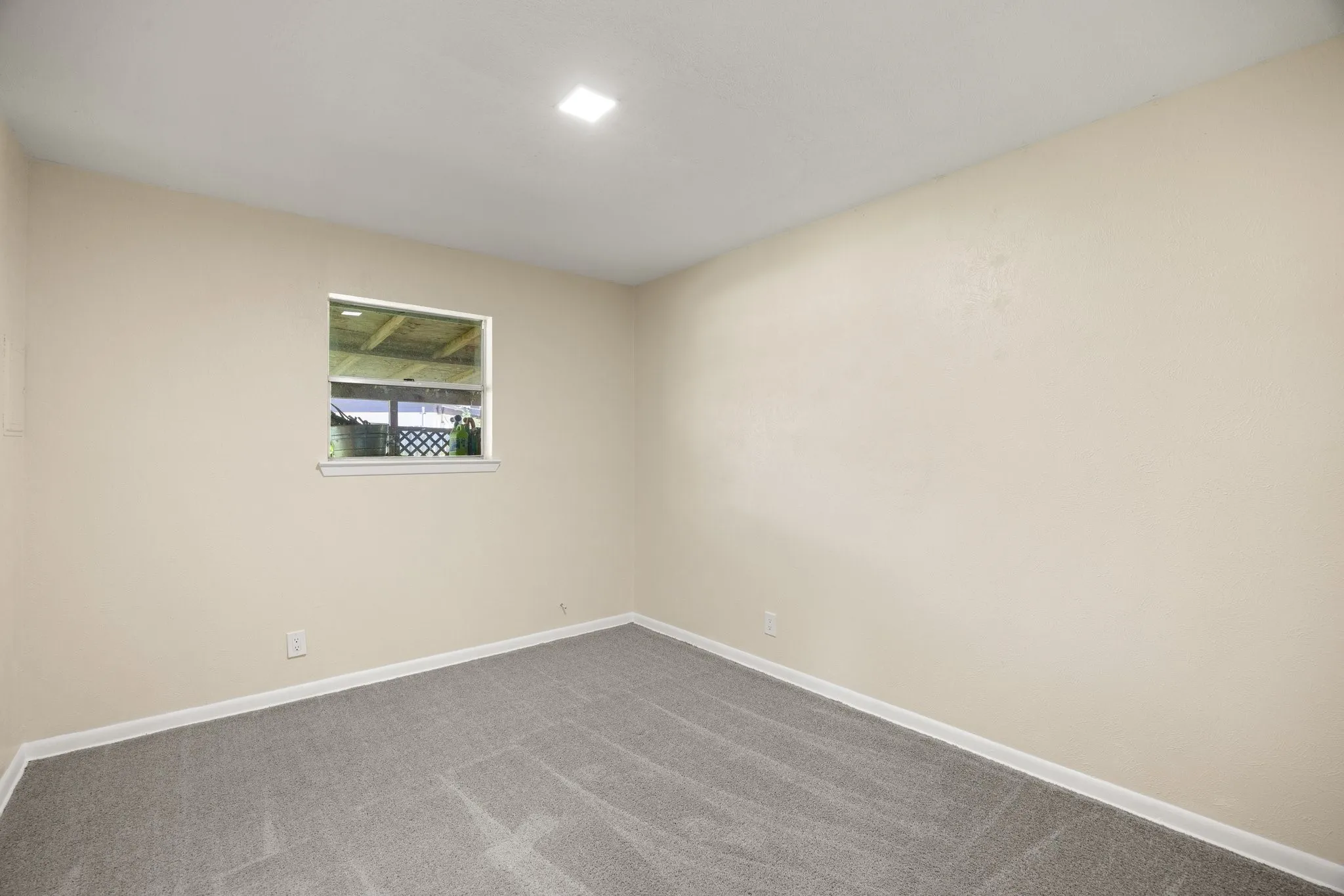 Single Family Residence For Sale in Tarrant County , 401 Langley Avenue, Everman, Texas 76140, 3 Bedroom, 2 Bathroom, 2 Garage spaces, 1,248 Sqft, built in 1965, mls#21299029, Real Estate Agent in Everman, Homes For Sale in Tarrant county, Homes For Sale in Everman, Realtor in Everman Texas, Real Estate Brokerage Independent Realty Texas, Luminita Cordes Realtor