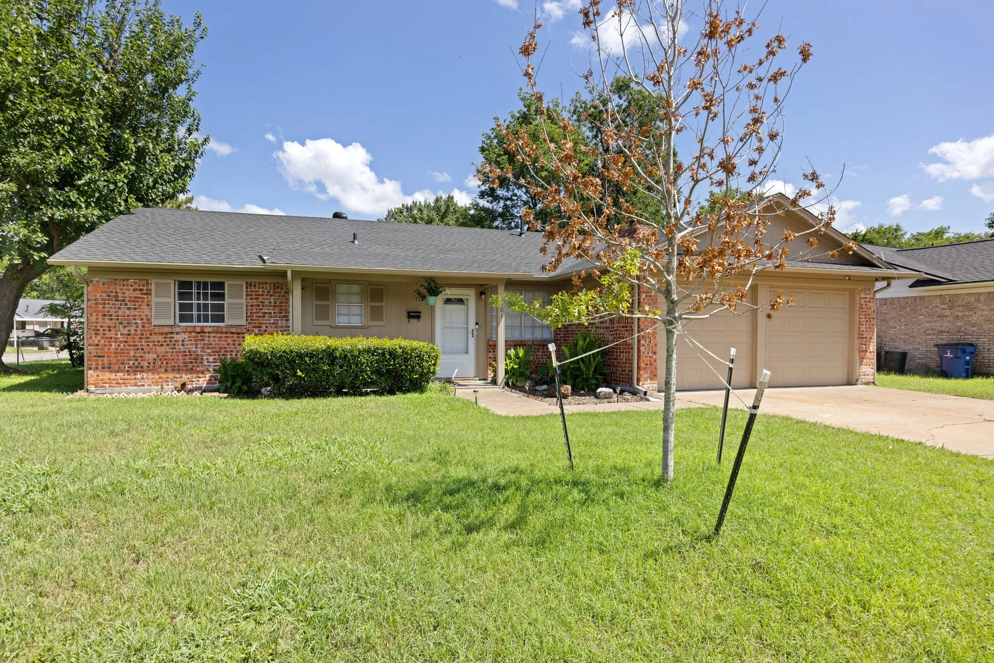 Single Family Residence For Sale in Tarrant County , 401 Langley Avenue, Everman, Texas 76140, 3 Bedroom, 2 Bathroom, 2 Garage spaces, 1,248 Sqft, built in 1965, mls#21299029, Real Estate Agent in Everman, Homes For Sale in Tarrant county, Homes For Sale in Everman, Realtor in Everman Texas, Real Estate Brokerage Independent Realty Texas, Luminita Cordes Realtor