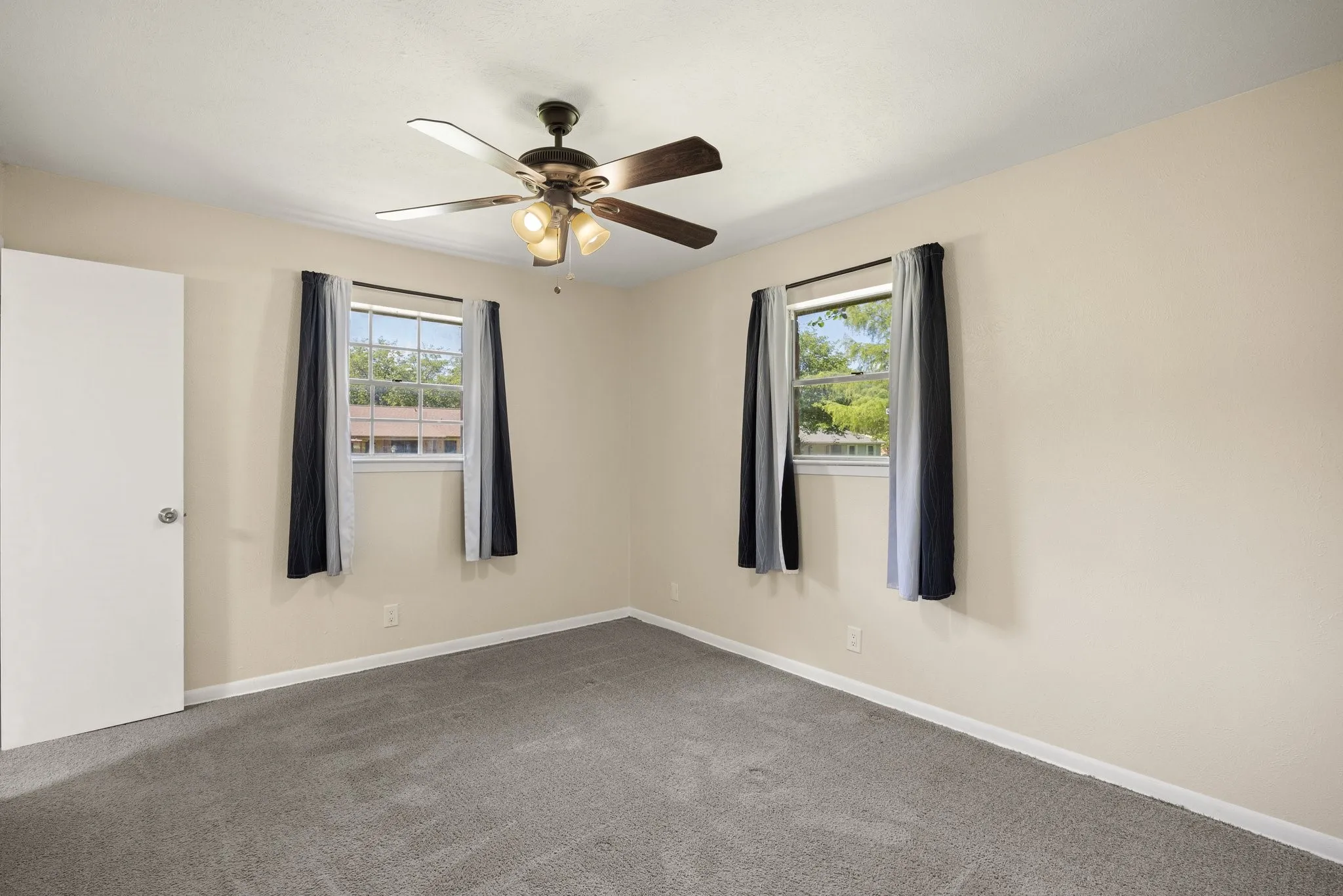 Single Family Residence For Sale in Tarrant County , 401 Langley Avenue, Everman, Texas 76140, 3 Bedroom, 2 Bathroom, 2 Garage spaces, 1,248 Sqft, built in 1965, mls#21299029, Real Estate Agent in Everman, Homes For Sale in Tarrant county, Homes For Sale in Everman, Realtor in Everman Texas, Real Estate Brokerage Independent Realty Texas, Luminita Cordes Realtor