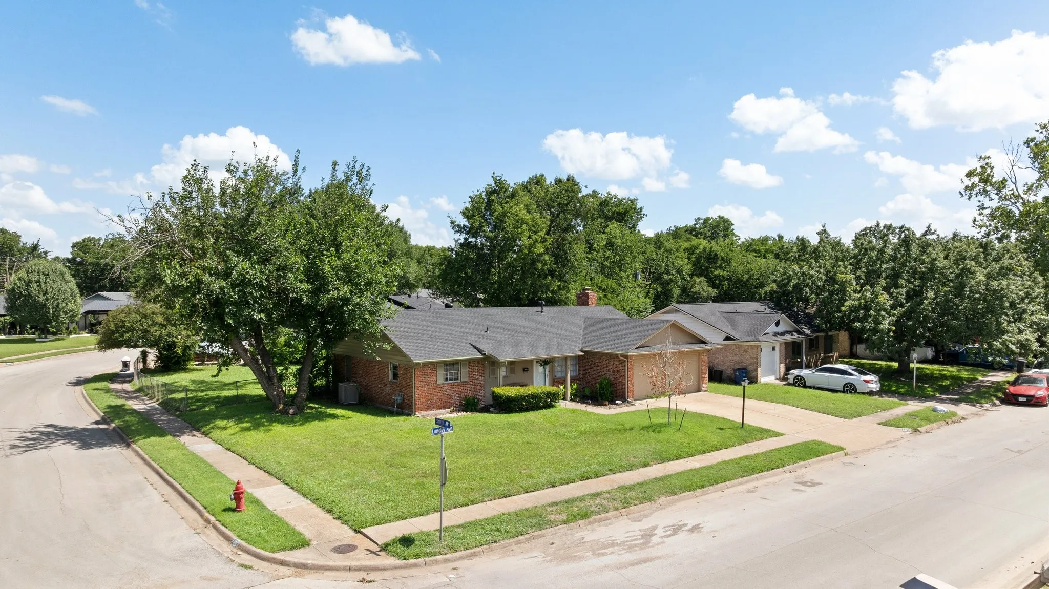 Single Family Residence For Sale in Tarrant County , 401 Langley Avenue, Everman, Texas 76140, 3 Bedroom, 2 Bathroom, 2 Garage spaces, 1,248 Sqft, built in 1965, mls#21299029, Real Estate Agent in Everman, Homes For Sale in Tarrant county, Homes For Sale in Everman, Realtor in Everman Texas, Real Estate Brokerage Independent Realty Texas, Luminita Cordes Realtor