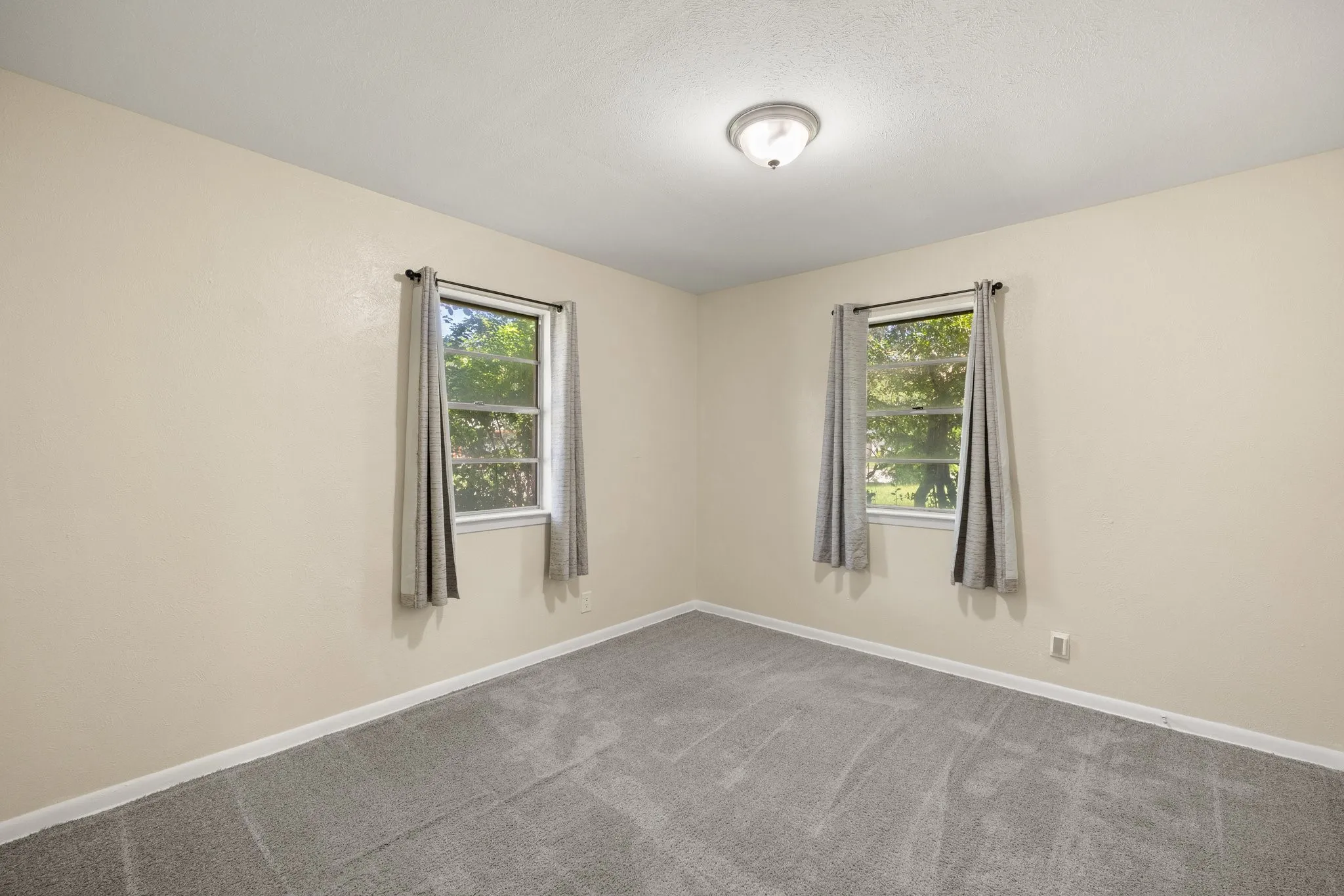Single Family Residence For Sale in Tarrant County , 401 Langley Avenue, Everman, Texas 76140, 3 Bedroom, 2 Bathroom, 2 Garage spaces, 1,248 Sqft, built in 1965, mls#21299029, Real Estate Agent in Everman, Homes For Sale in Tarrant county, Homes For Sale in Everman, Realtor in Everman Texas, Real Estate Brokerage Independent Realty Texas, Luminita Cordes Realtor