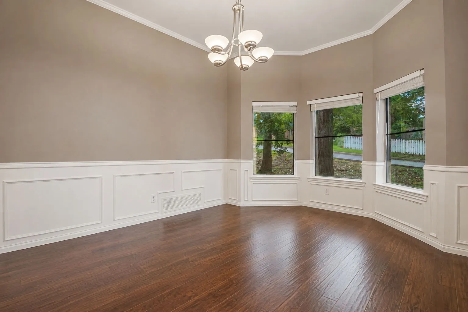 Single Family Residence For Rent in Denton County , 102 Pebble Beach Drive, Trophy Club, Texas 76262, 4 Bedroom, 4 Bathroom, 3 Garage spaces, 3,870 Sqft, built in 1983, mls#21299041, Real Estate Agent in Trophy Club, Homes For Rent in Denton county, Homes For Rent in Trophy Club, Realtor in Trophy Club Texas, Real Estate Brokerage Independent Realty Texas, Luminita Cordes Realtor